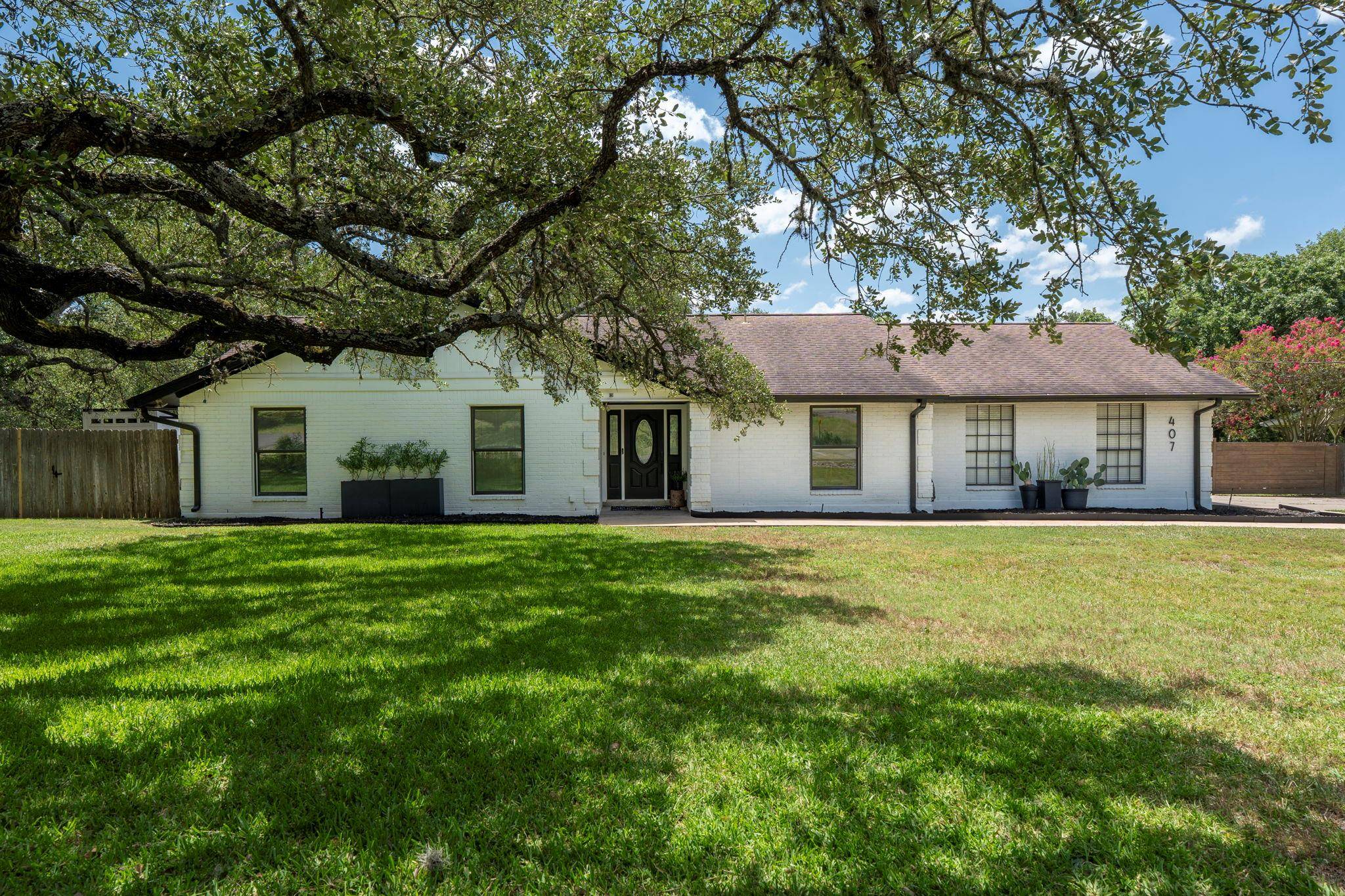 407 Canyon Wren DR, Buda, TX 78610