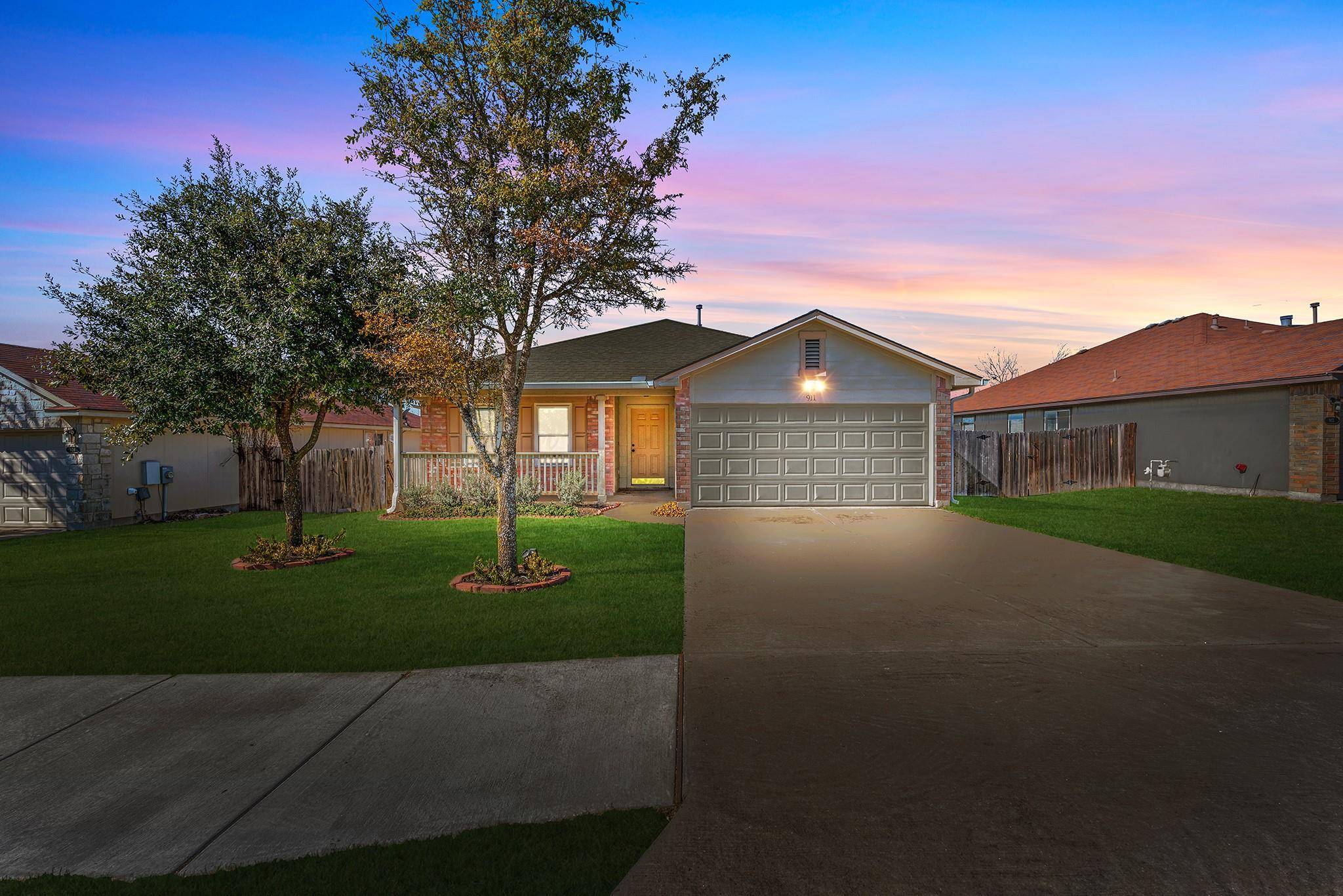 911 Estate DR, Hutto, TX 78634