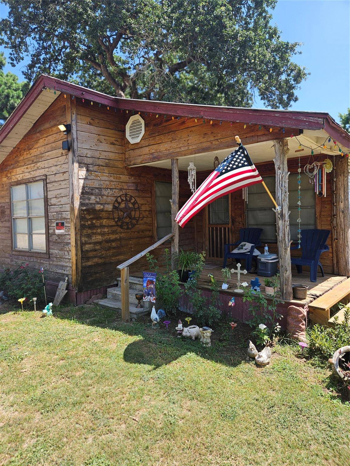 105 E Ave A, Milano, TX 76556