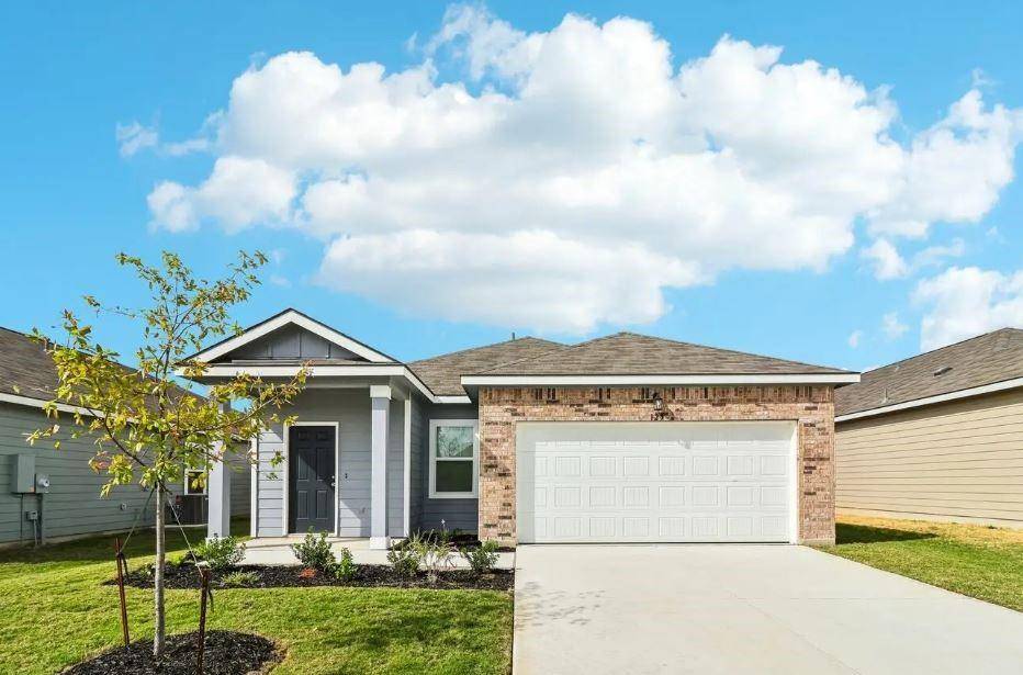 325 Stonebrook DR, Hutto, TX 78634