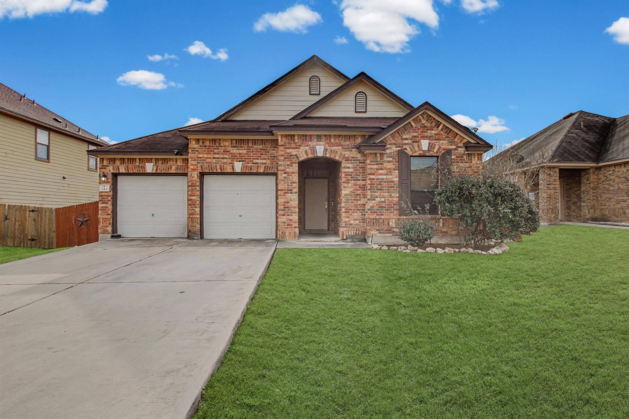 344 Matthews LN, Kyle, TX 78640