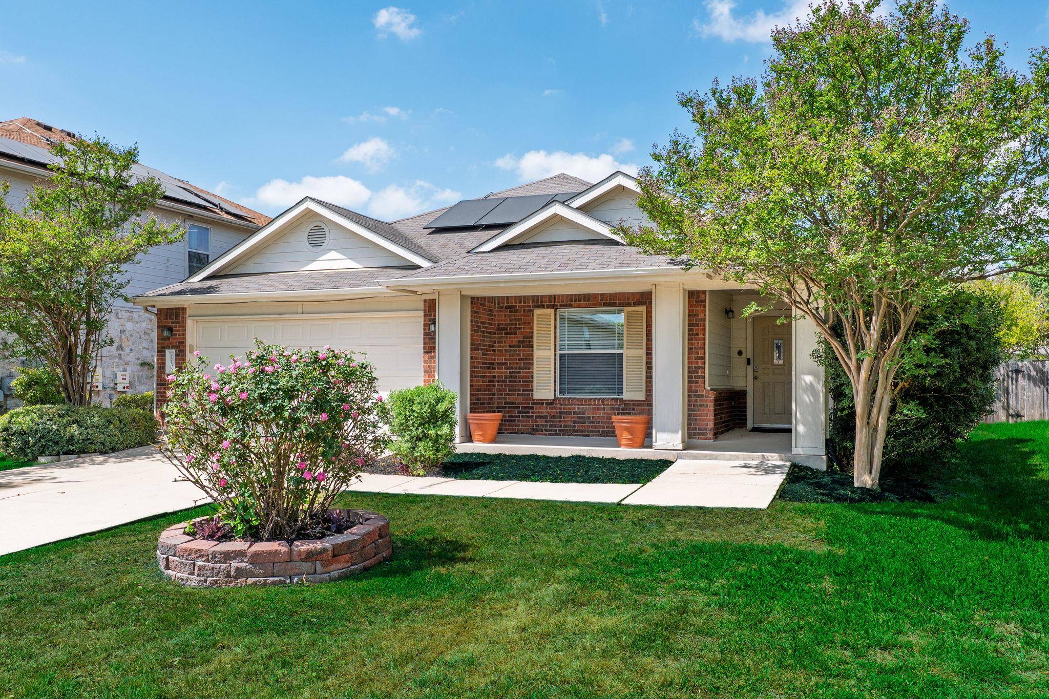 110 S Creek Bend DR, Hutto, TX 78634
