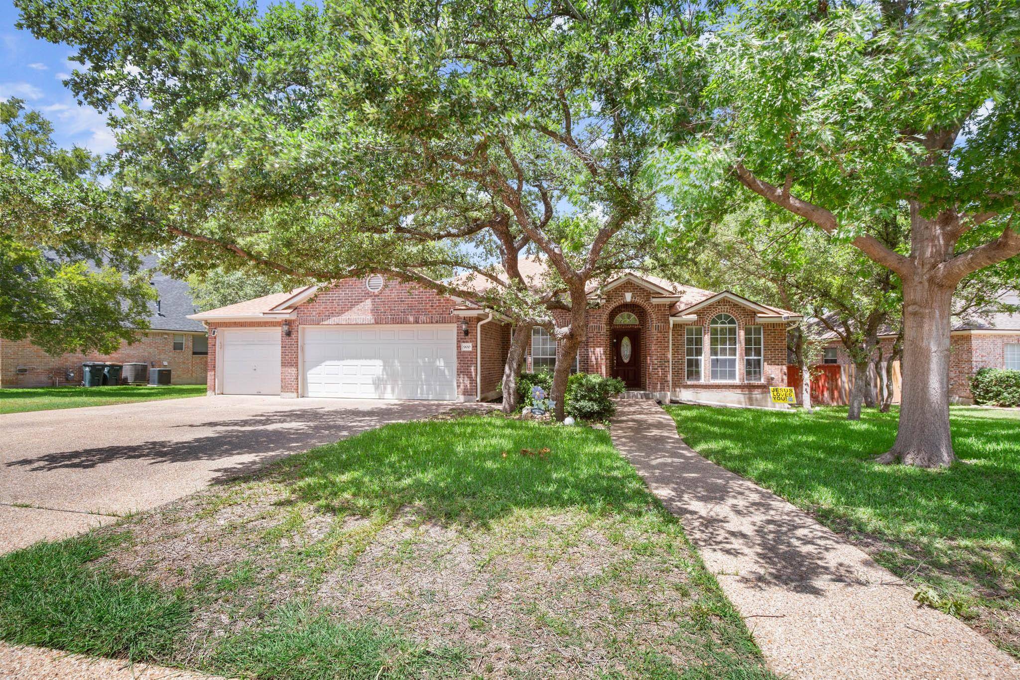 900 Hedgewood DR, Georgetown, TX 78628