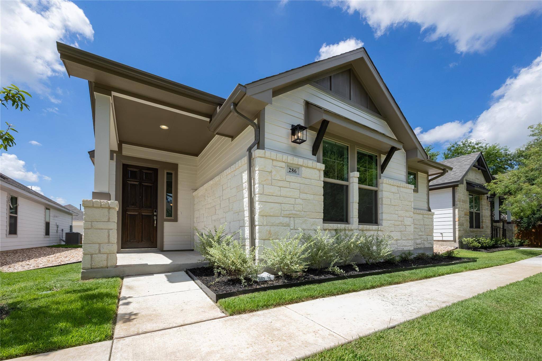 286 Orleanian DR, Buda, TX 78610
