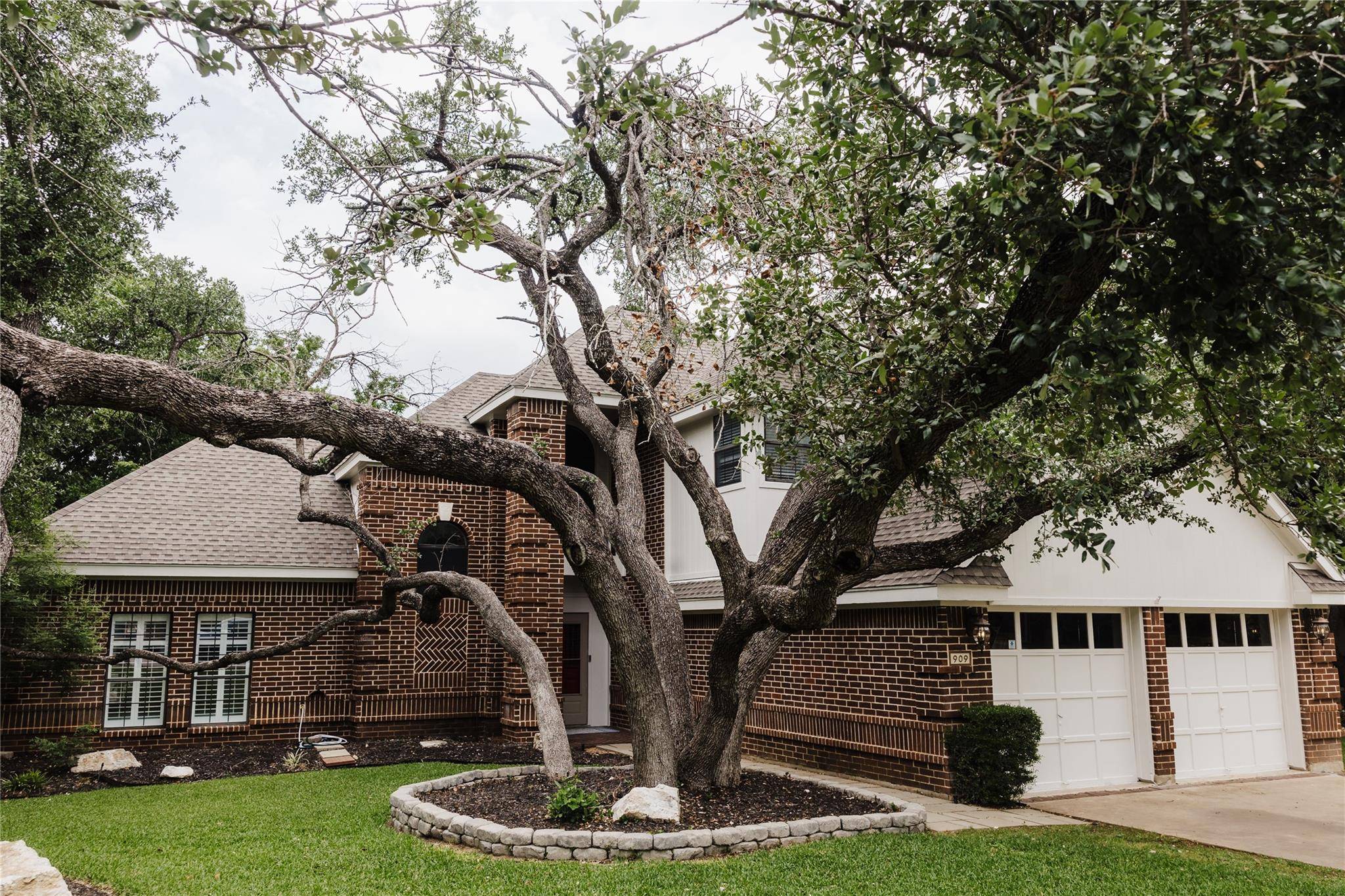 909 Blue Spring CIR, Round Rock, TX 78681