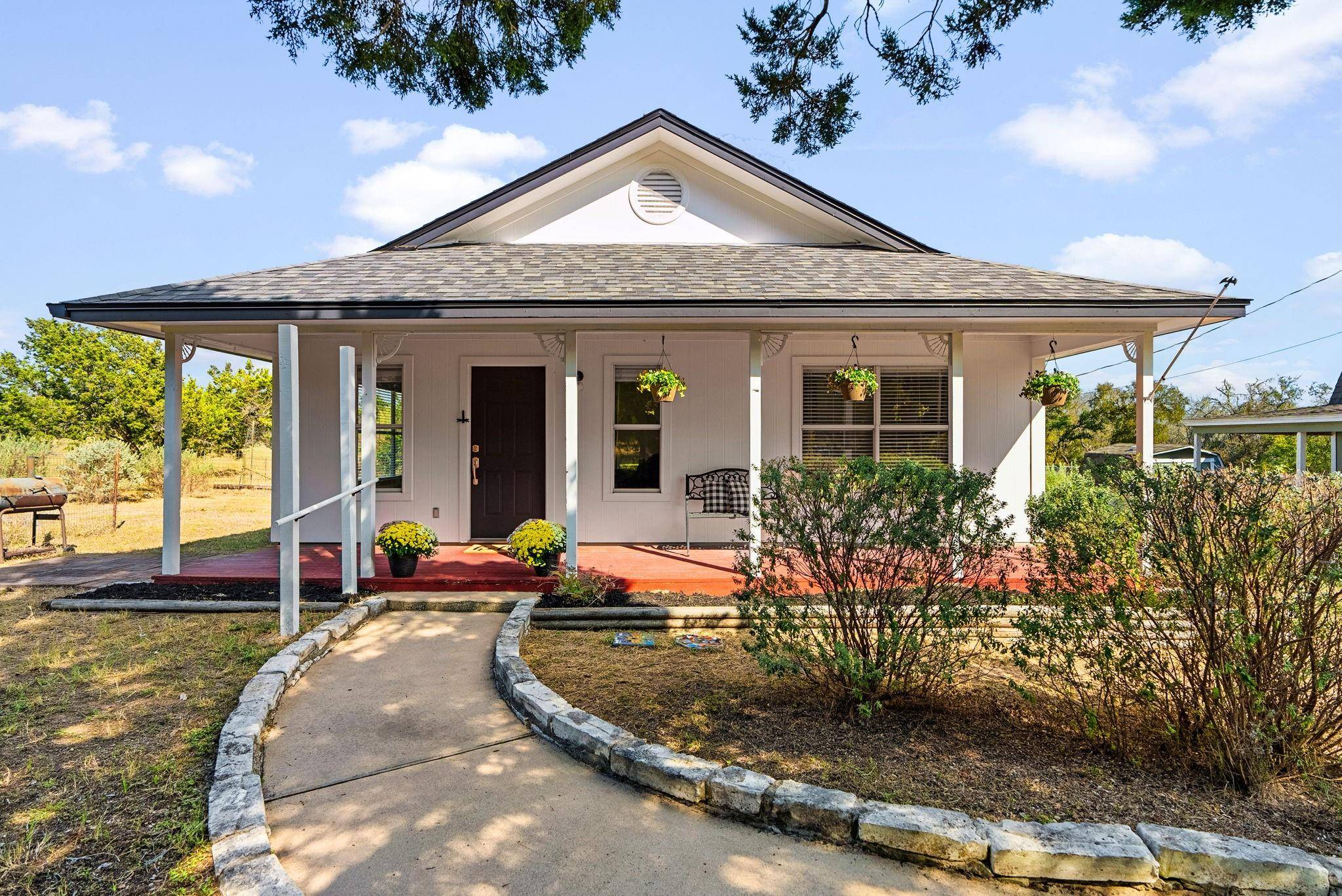 1400 Springlake DR, Dripping Springs, TX 78620