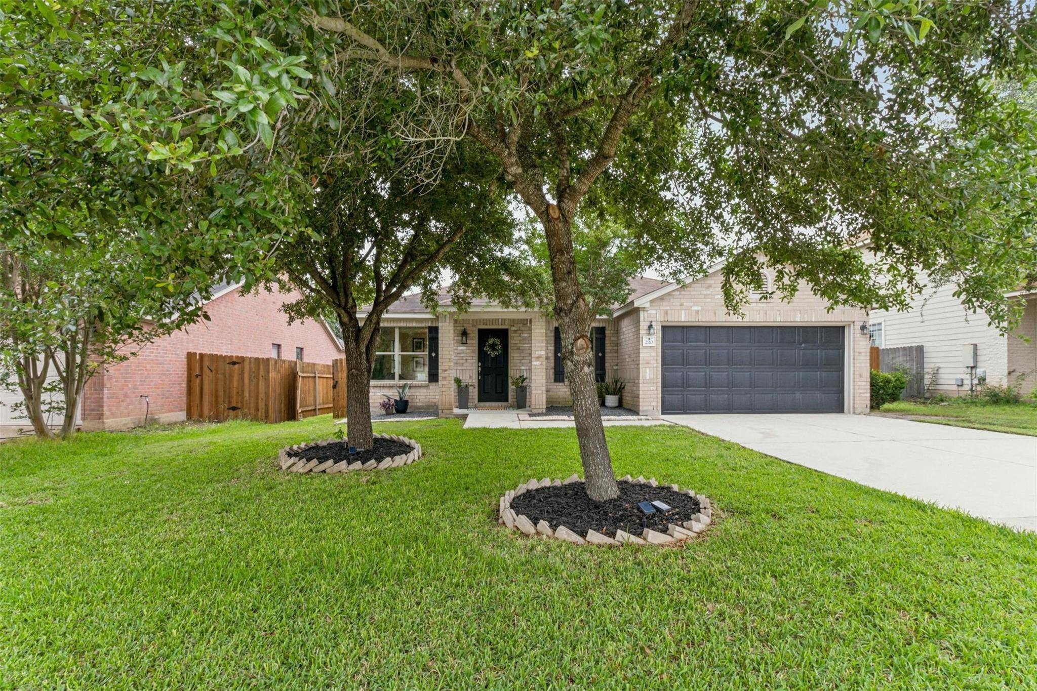 220 Mistletoe LN, Kyle, TX 78640
