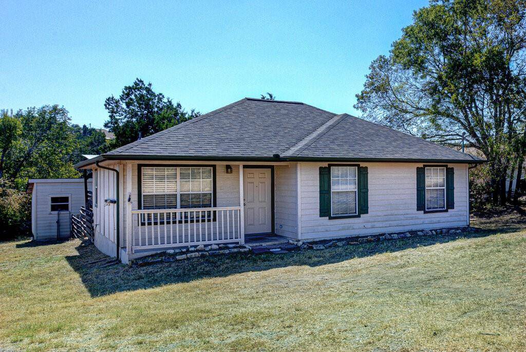 930 Panorama DR, Dripping Springs, TX 78620