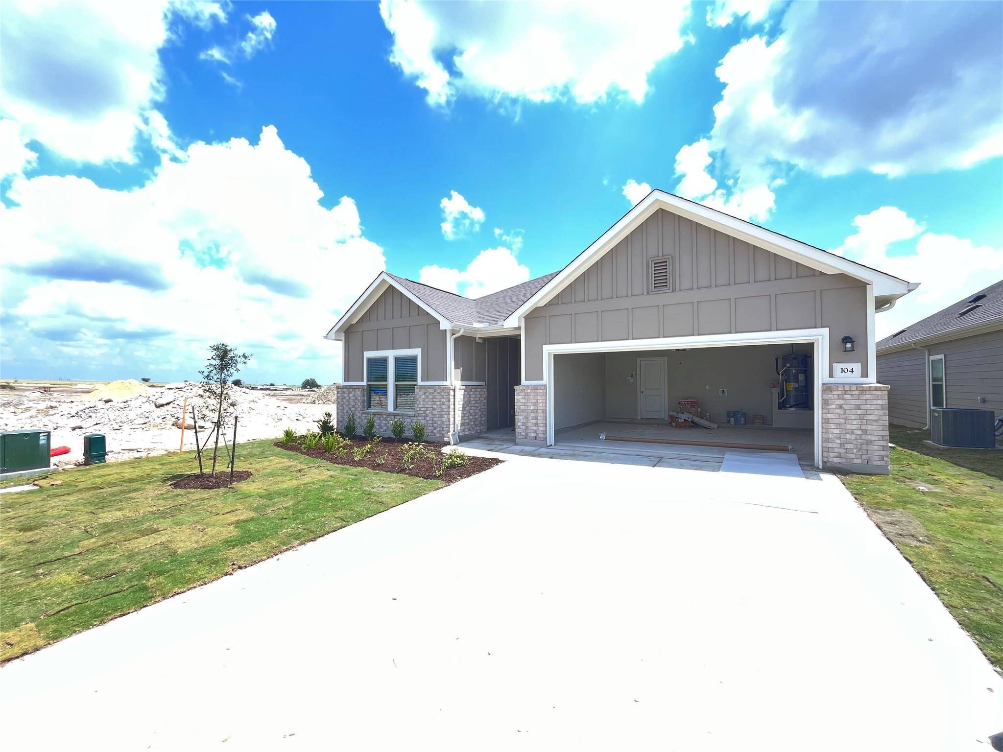 104 Dove LNDG, Jarrell, TX 76537