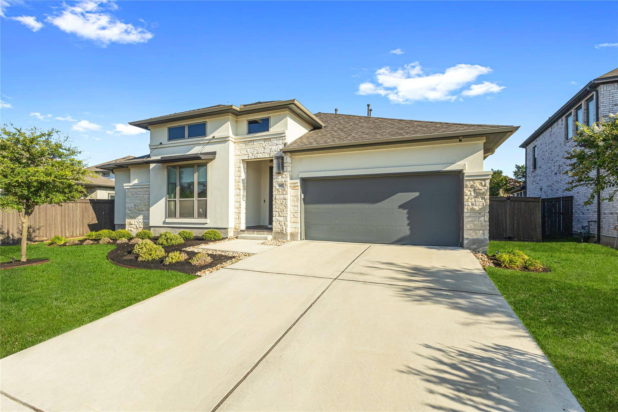 917 Heartleaf DR, Leander, TX 78641