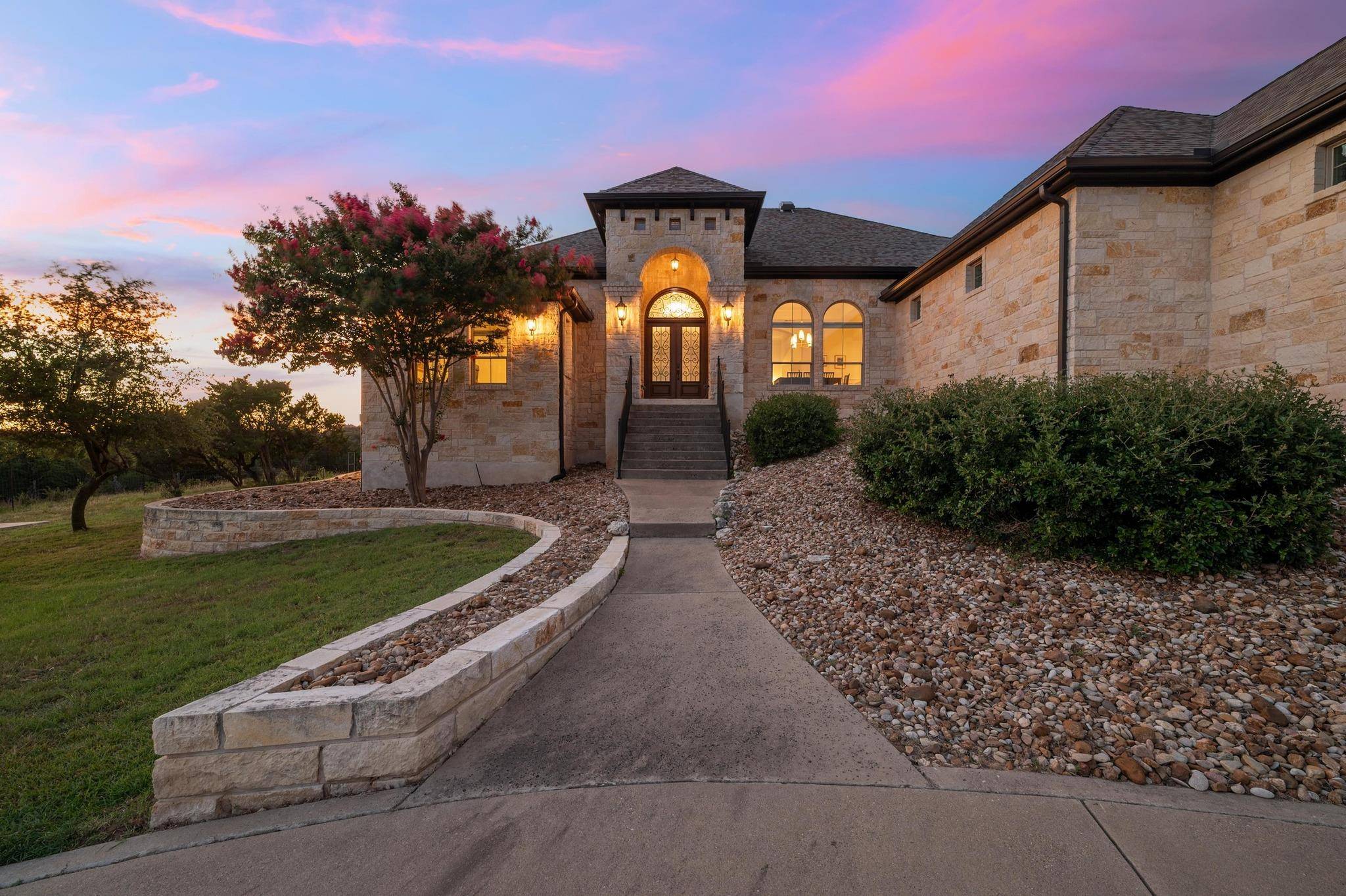 1006 Foothills DR, Dripping Springs, TX 78620