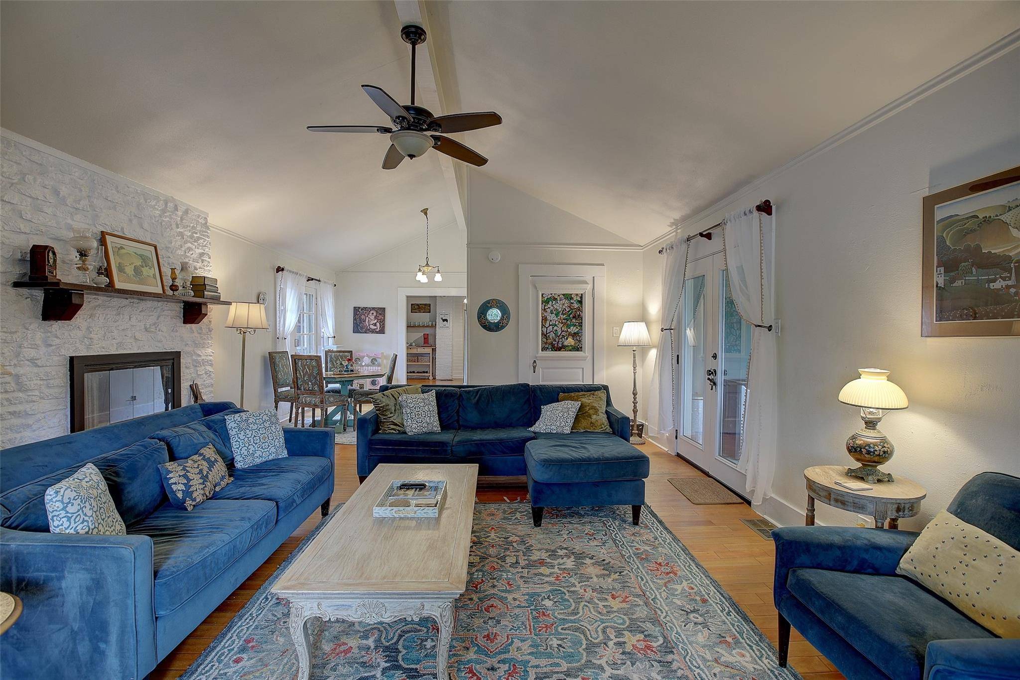 602 S College ST, Georgetown, TX 78626