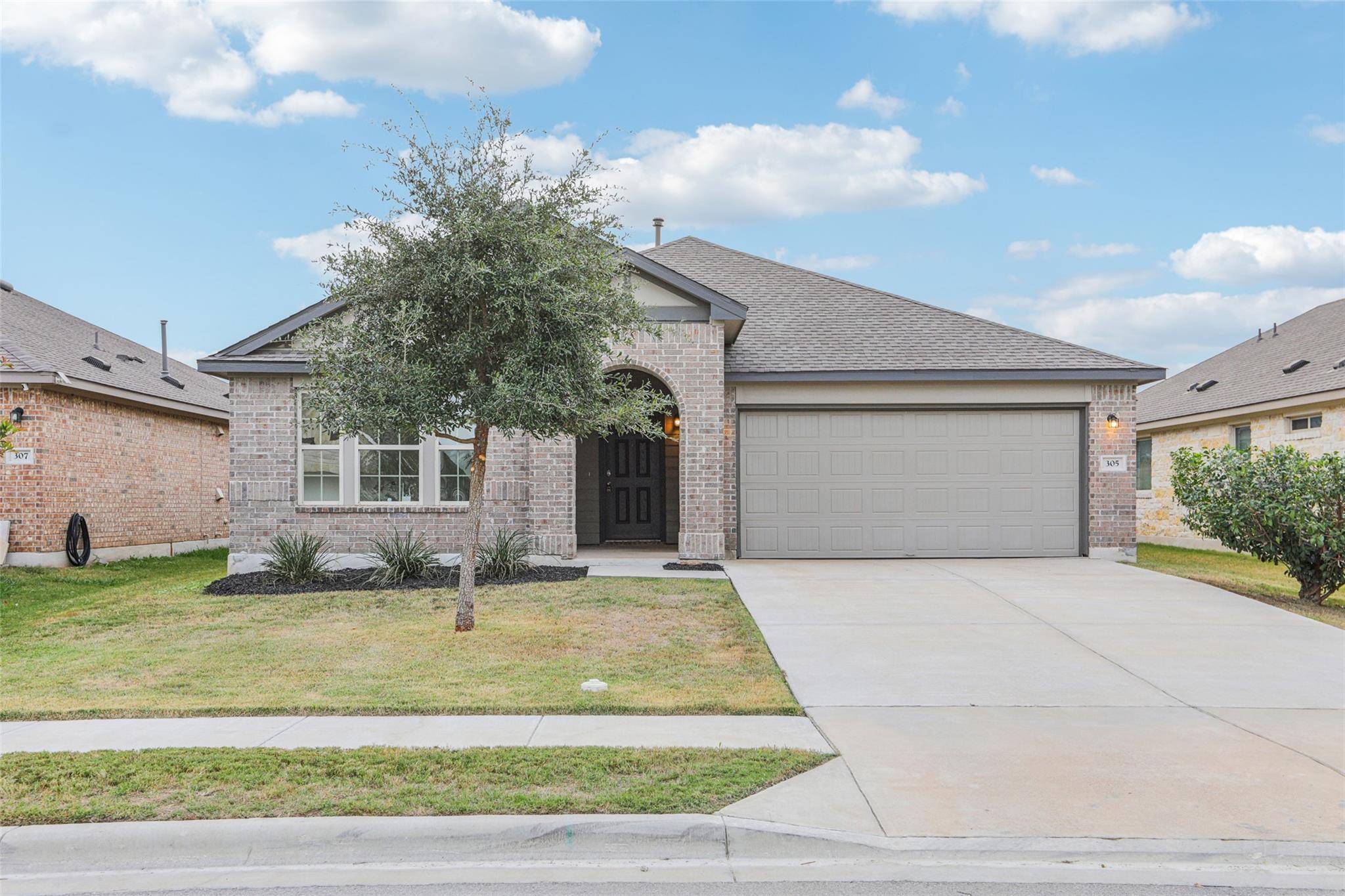 305 Rimrock CT, Bastrop, TX 78602