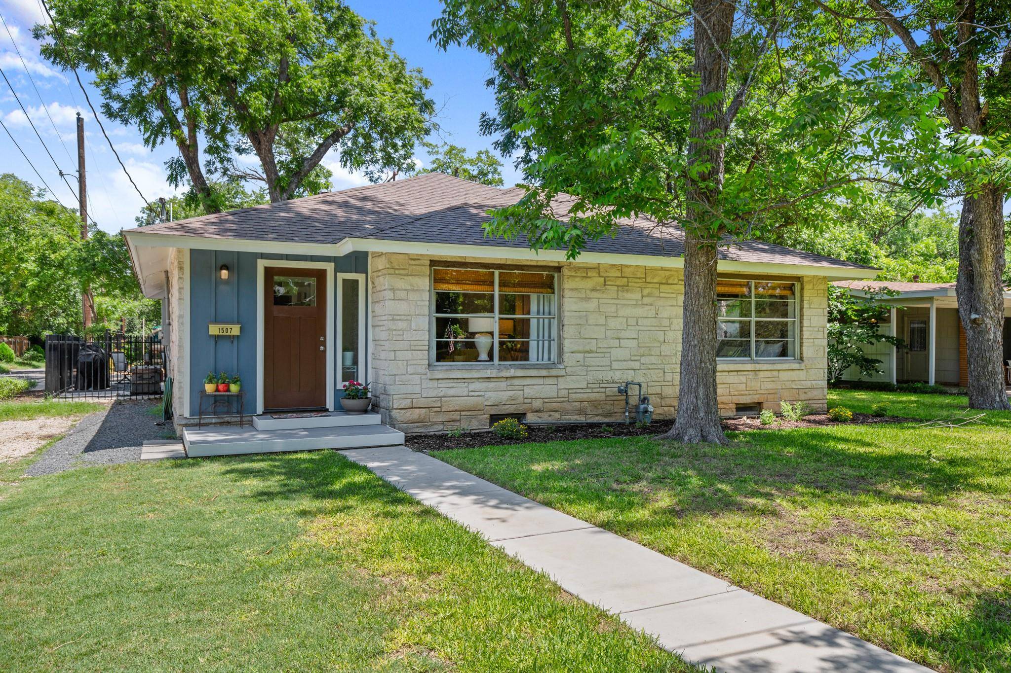 1507 Ash ST, Georgetown, TX 78626