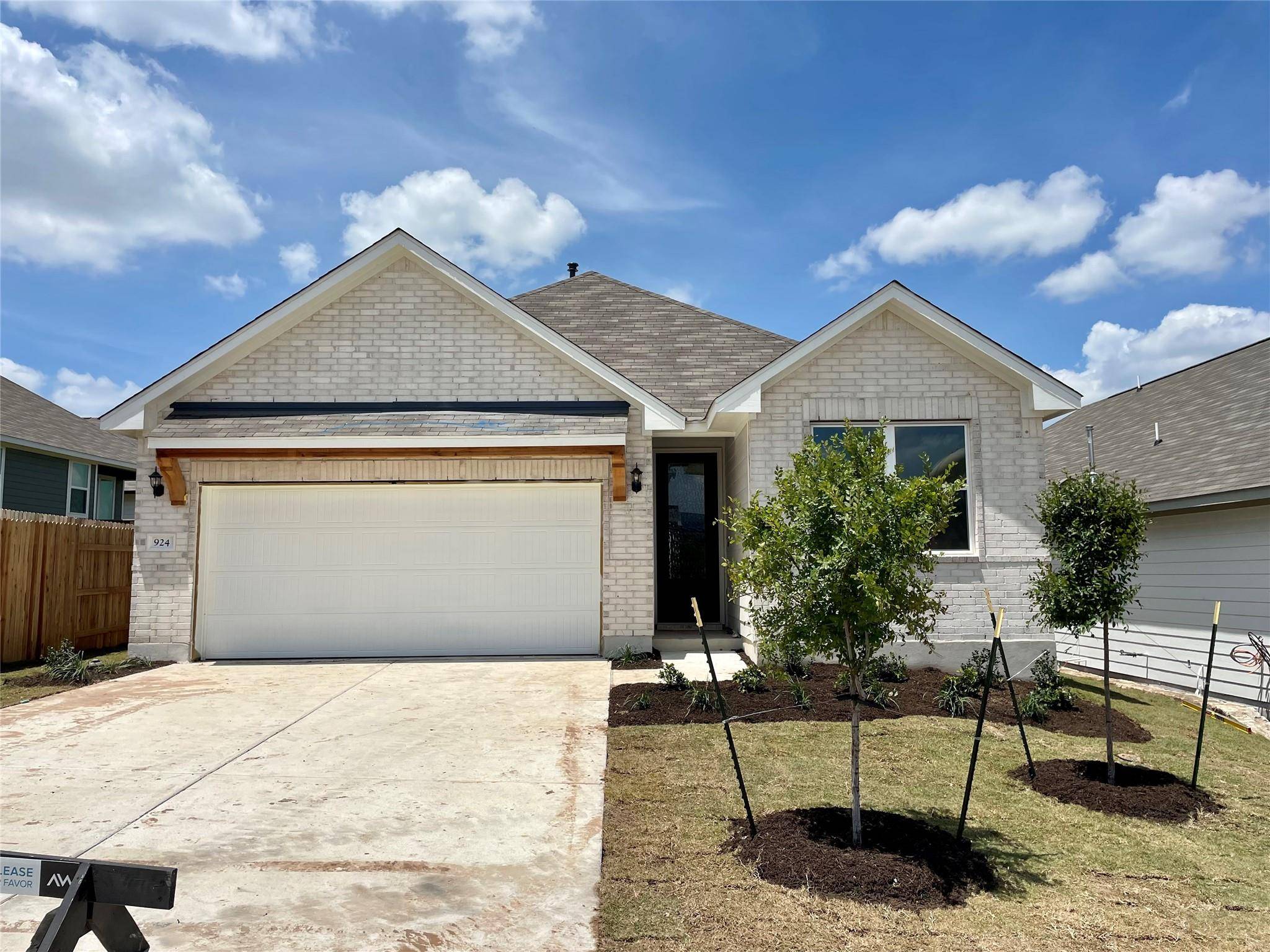 924 Palo Brea LOOP, Hutto, TX 78634
