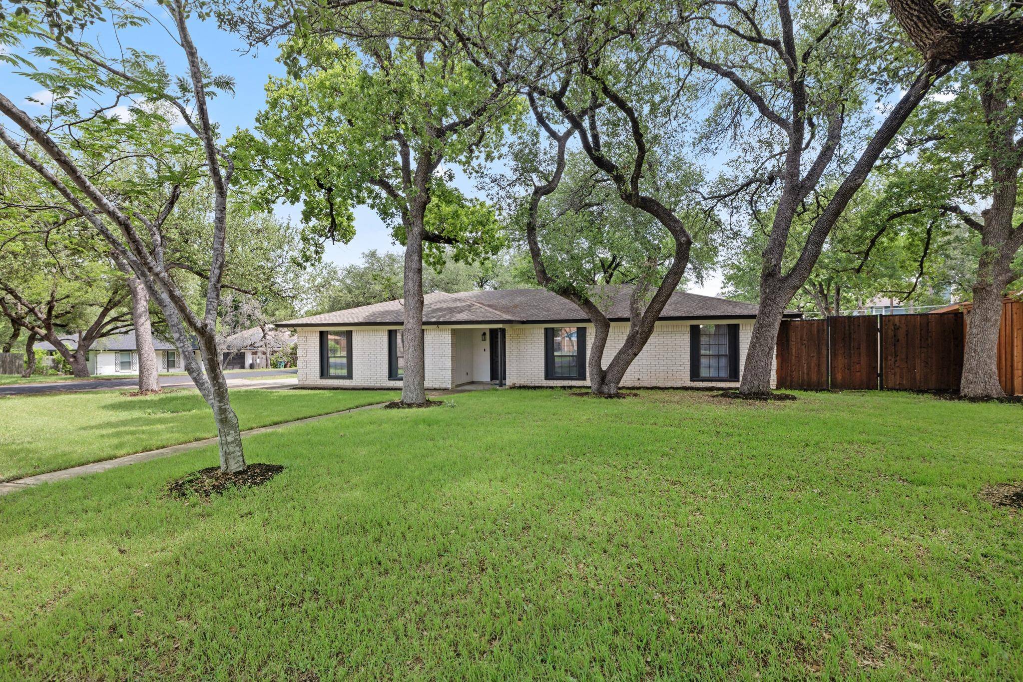 9201 Robins Nest LN, Austin, TX 78729