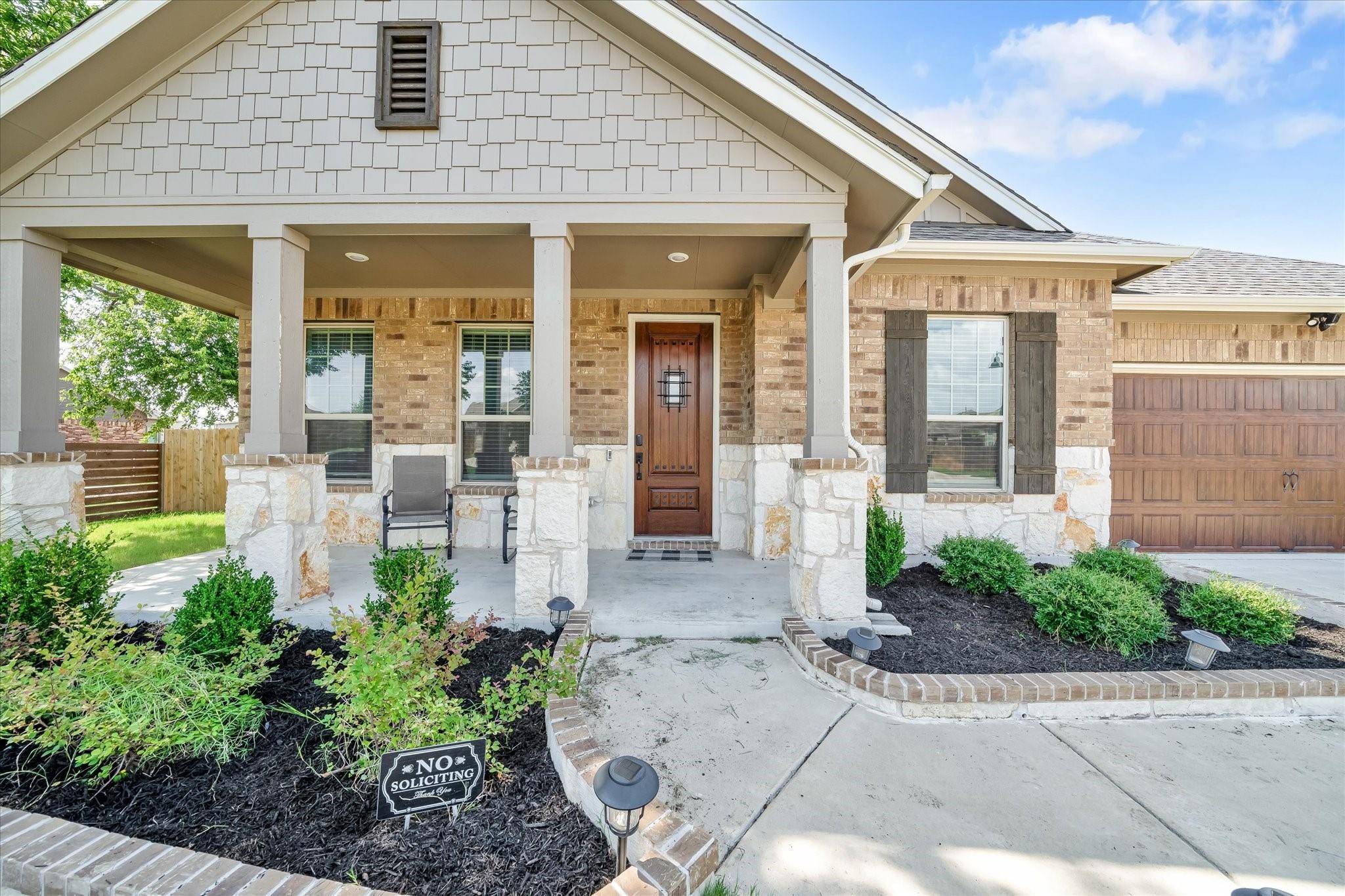 1303 Knowles DR, Hutto, TX 78634