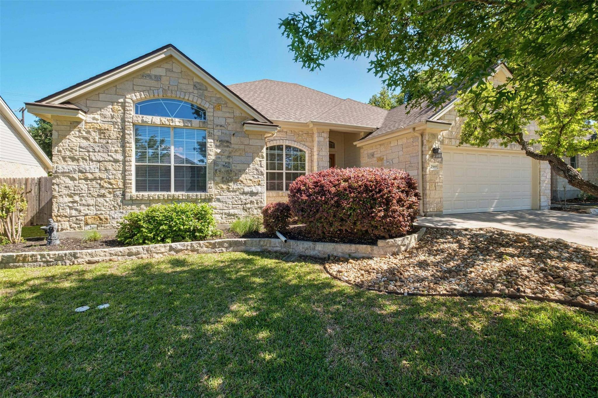 2569 Deer Stand LOOP, San Marcos, TX 78666