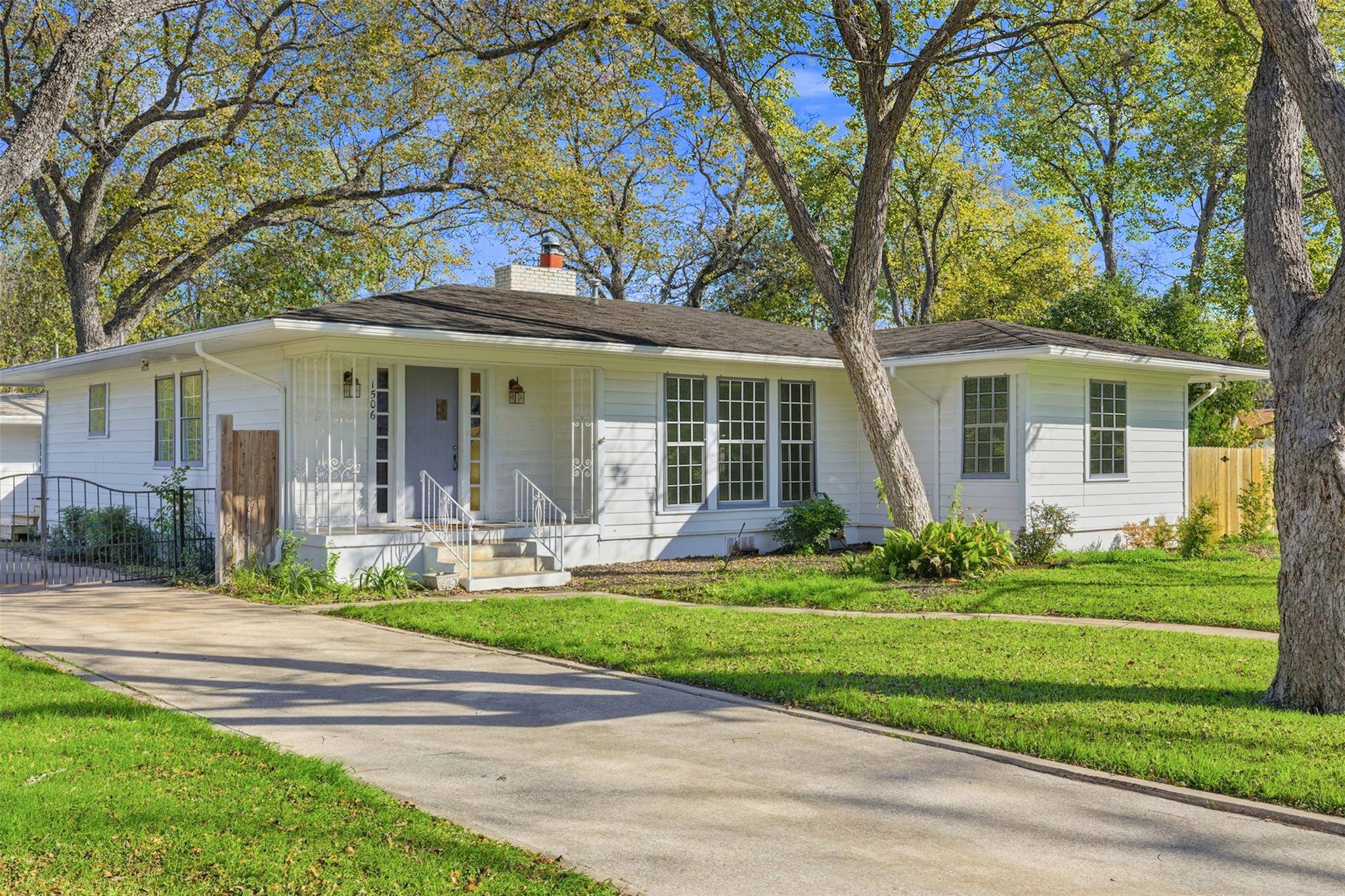 1506 Grace ST, Taylor, TX 76574