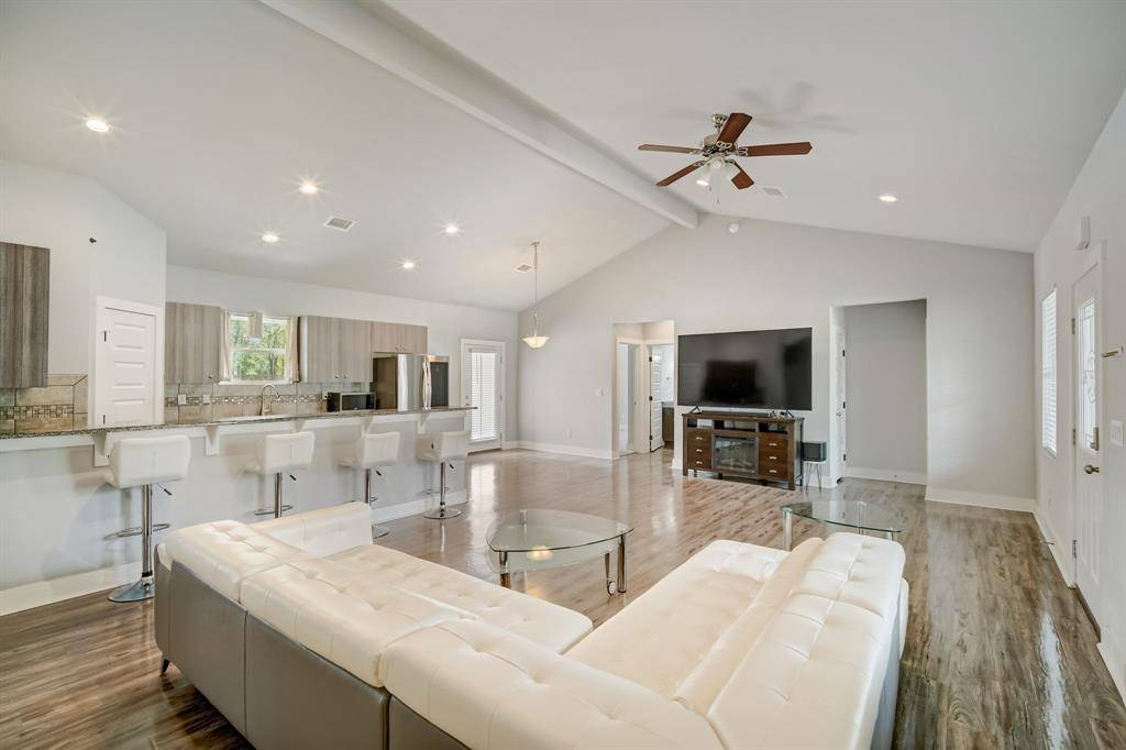 107 Naalehu CT, Bastrop, TX 78602