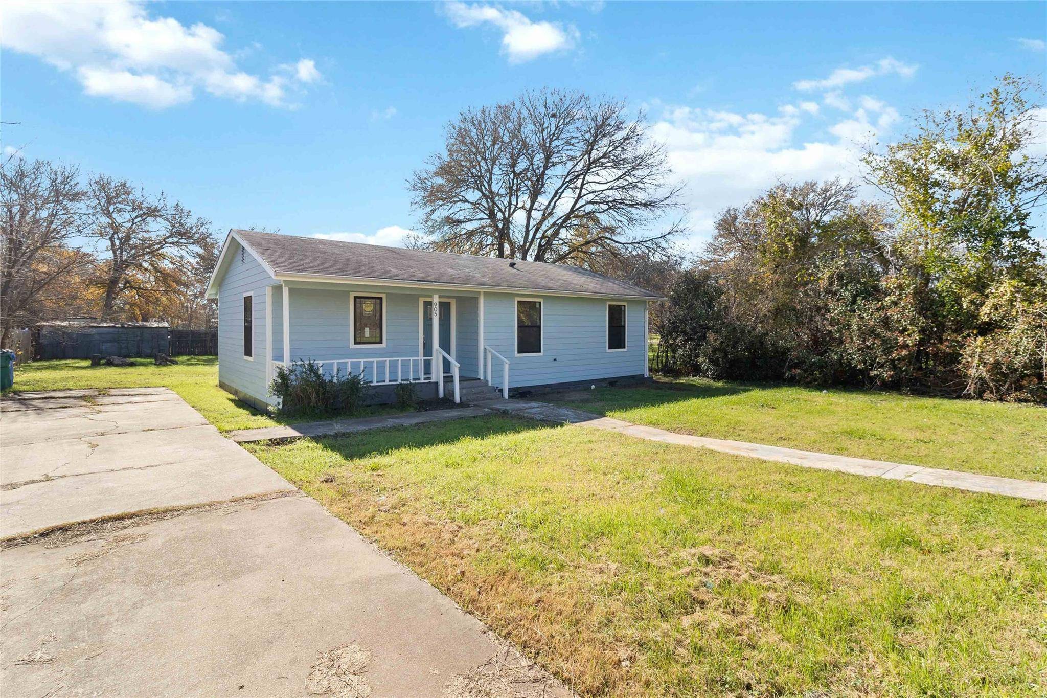 905 Linden ST, Bastrop, TX 78602