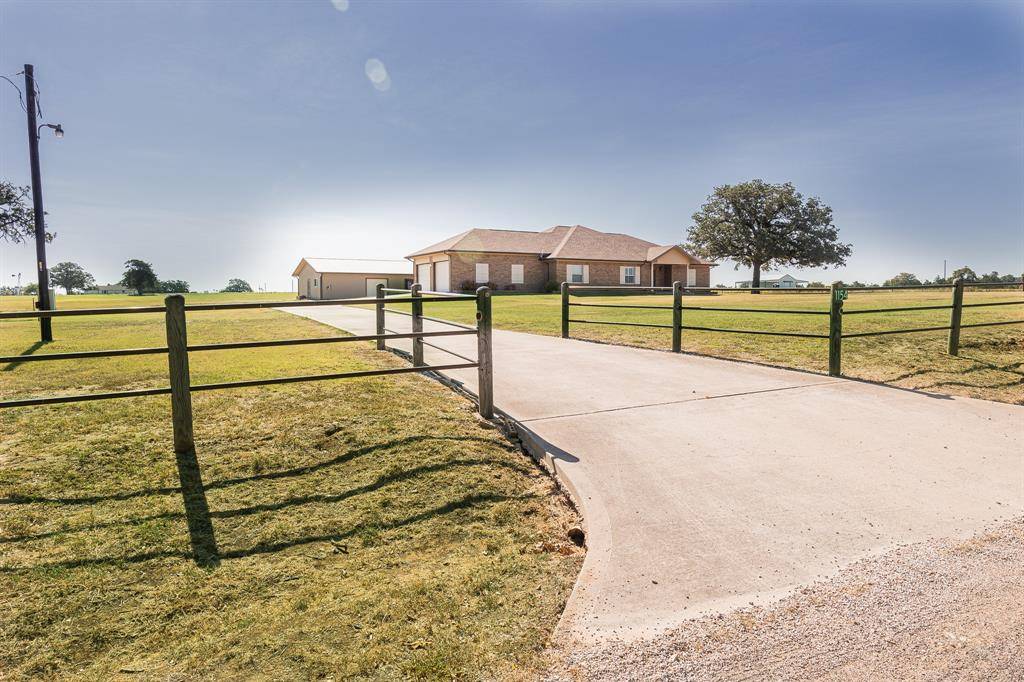 1154 County Road 105, Giddings, TX 78942