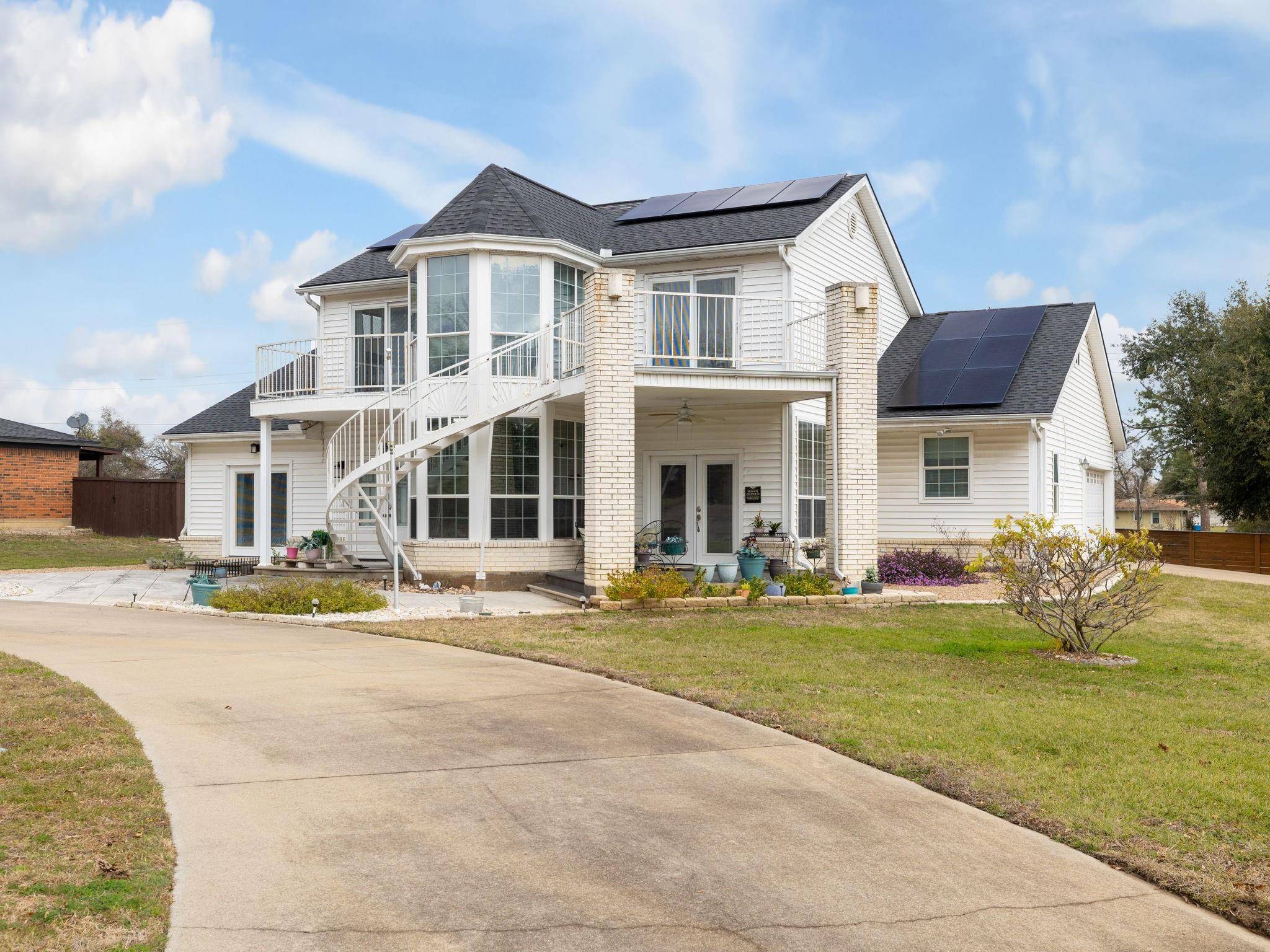 712 Palmer ST, Rockdale, TX 76567