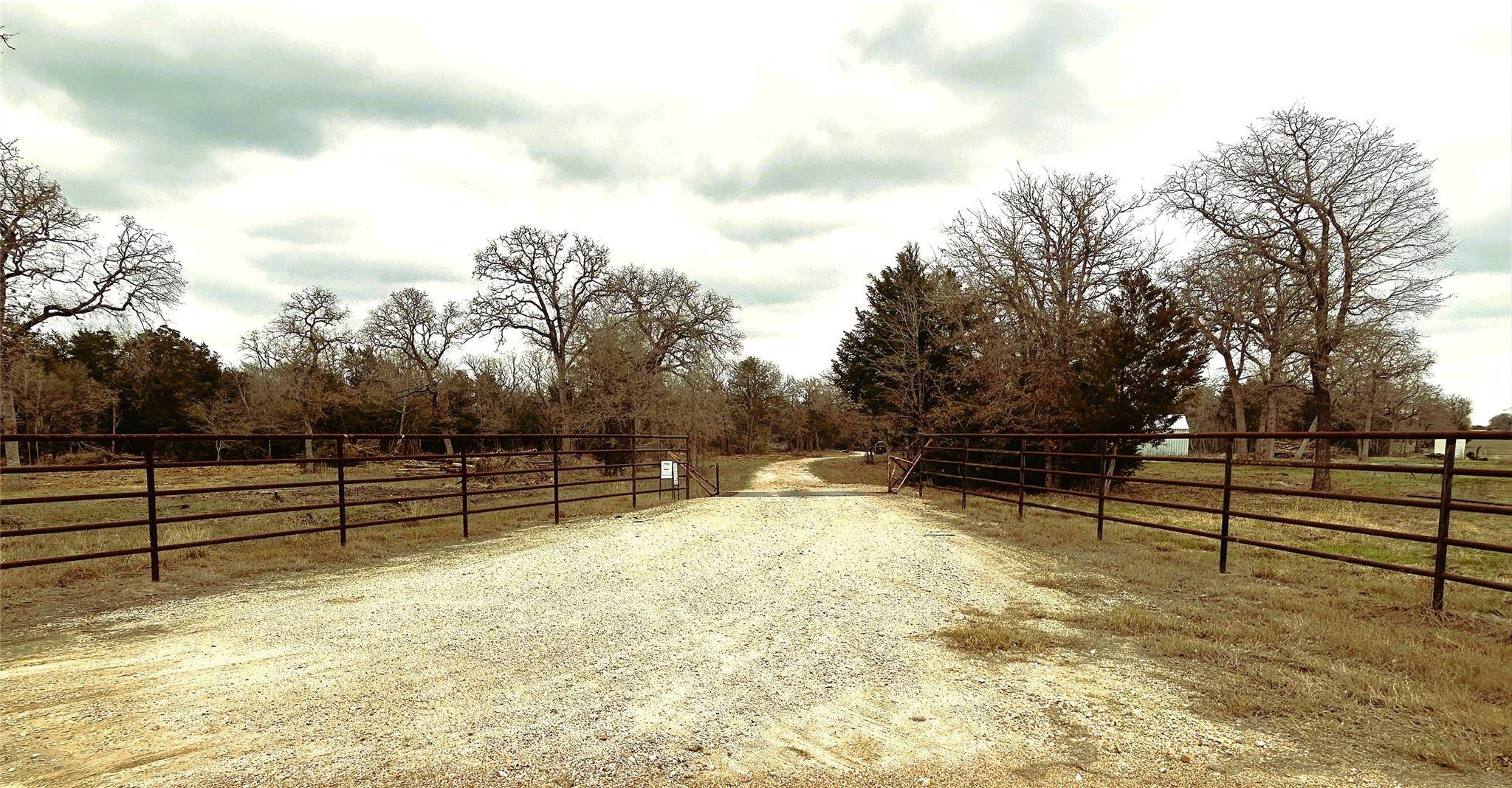 1741 Lange RD, Ledbetter, TX 78946