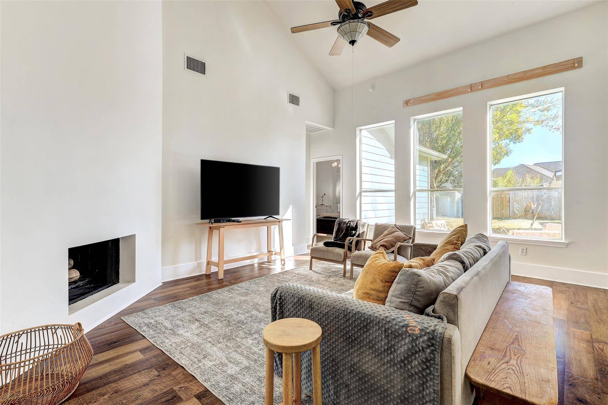 156 Hickory LN, Georgetown, TX 78633