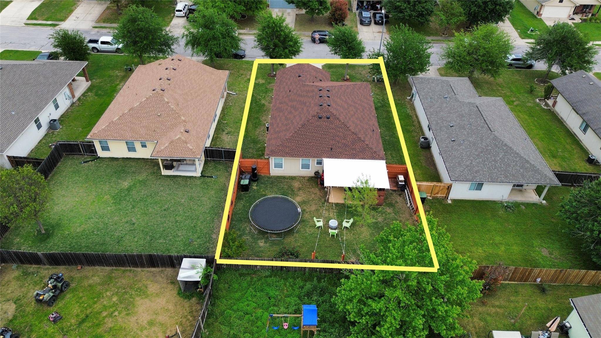417 Quail Hollow DR, Hutto, TX 78634