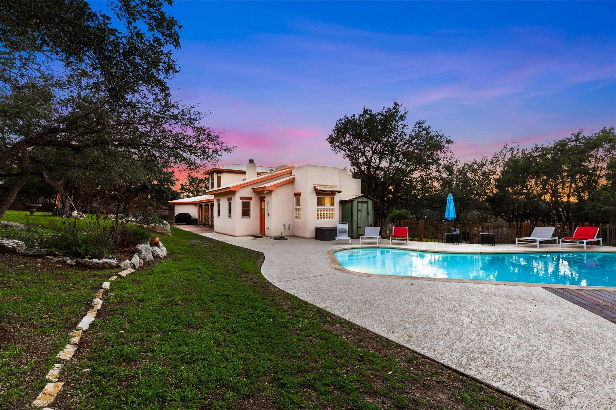 205 Cowal DR S, Spicewood, TX 78669