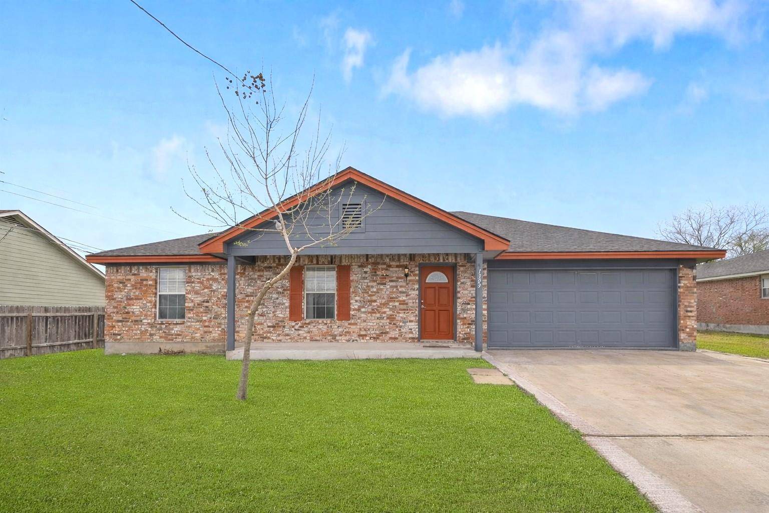 1309 Mallard LN, Taylor, TX 76574