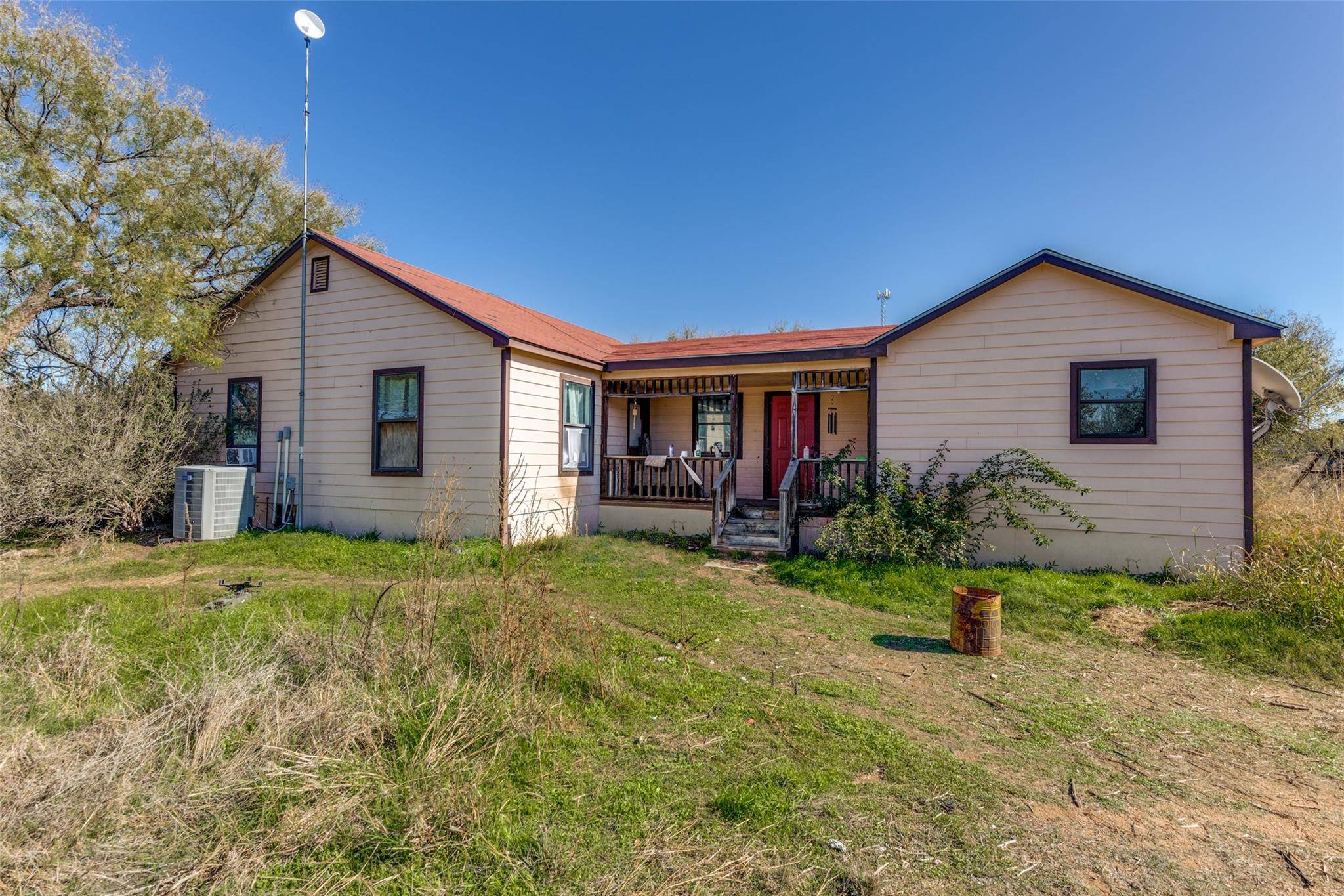 738 Tank LN, Kingsland, TX 78639