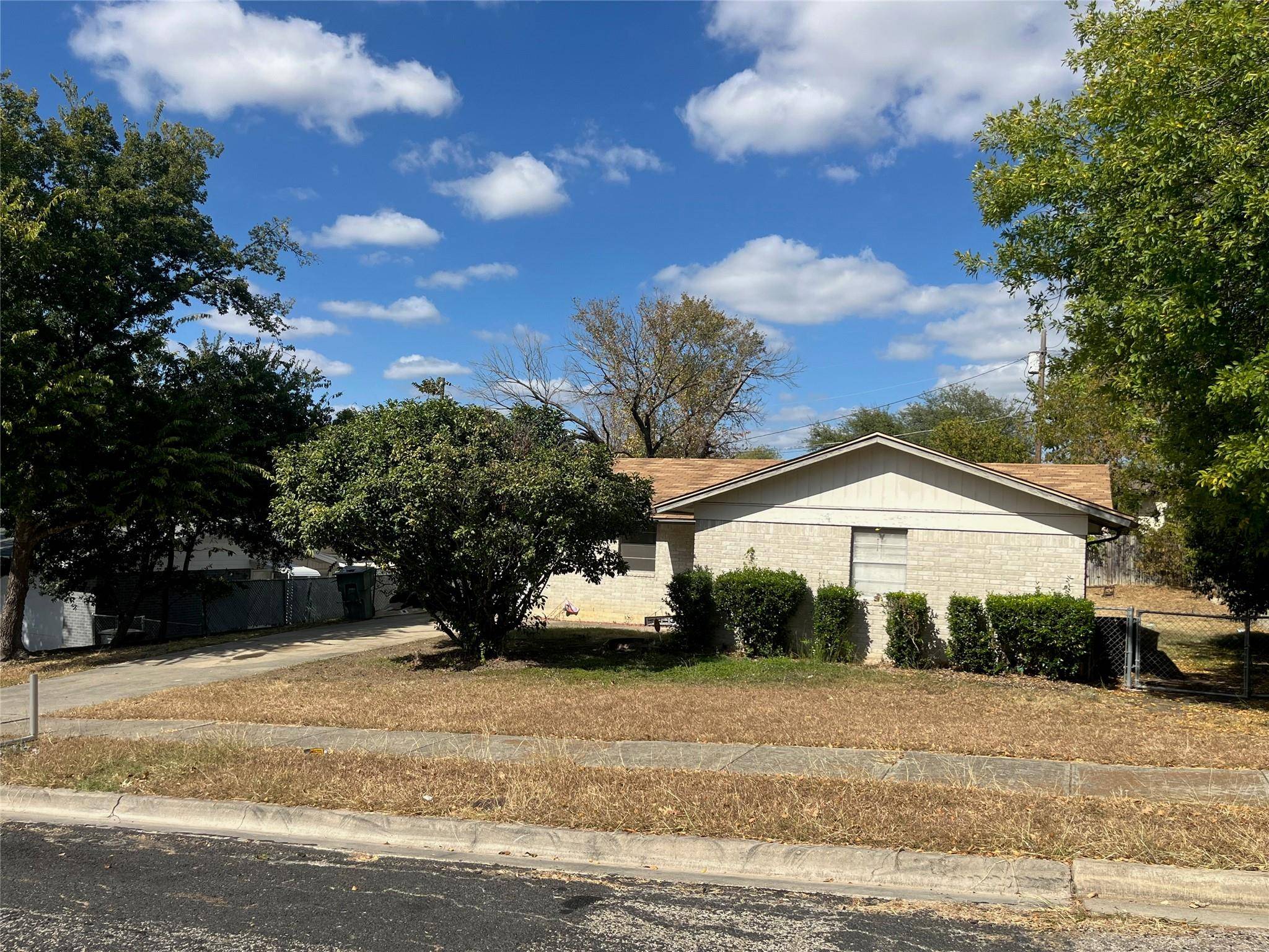 1811 Crestview DR, Killeen, TX 76549