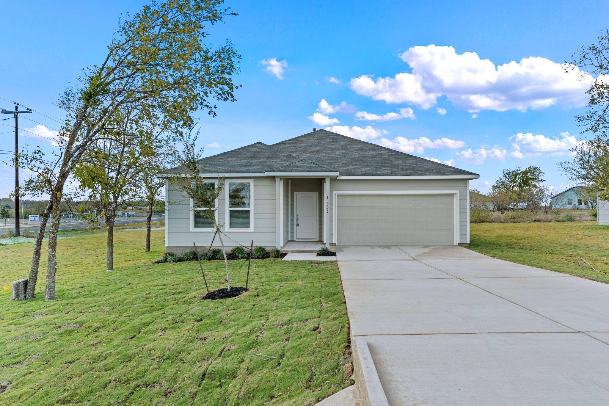 13225 Eastland DR, Mustang Ridge, TX 78610