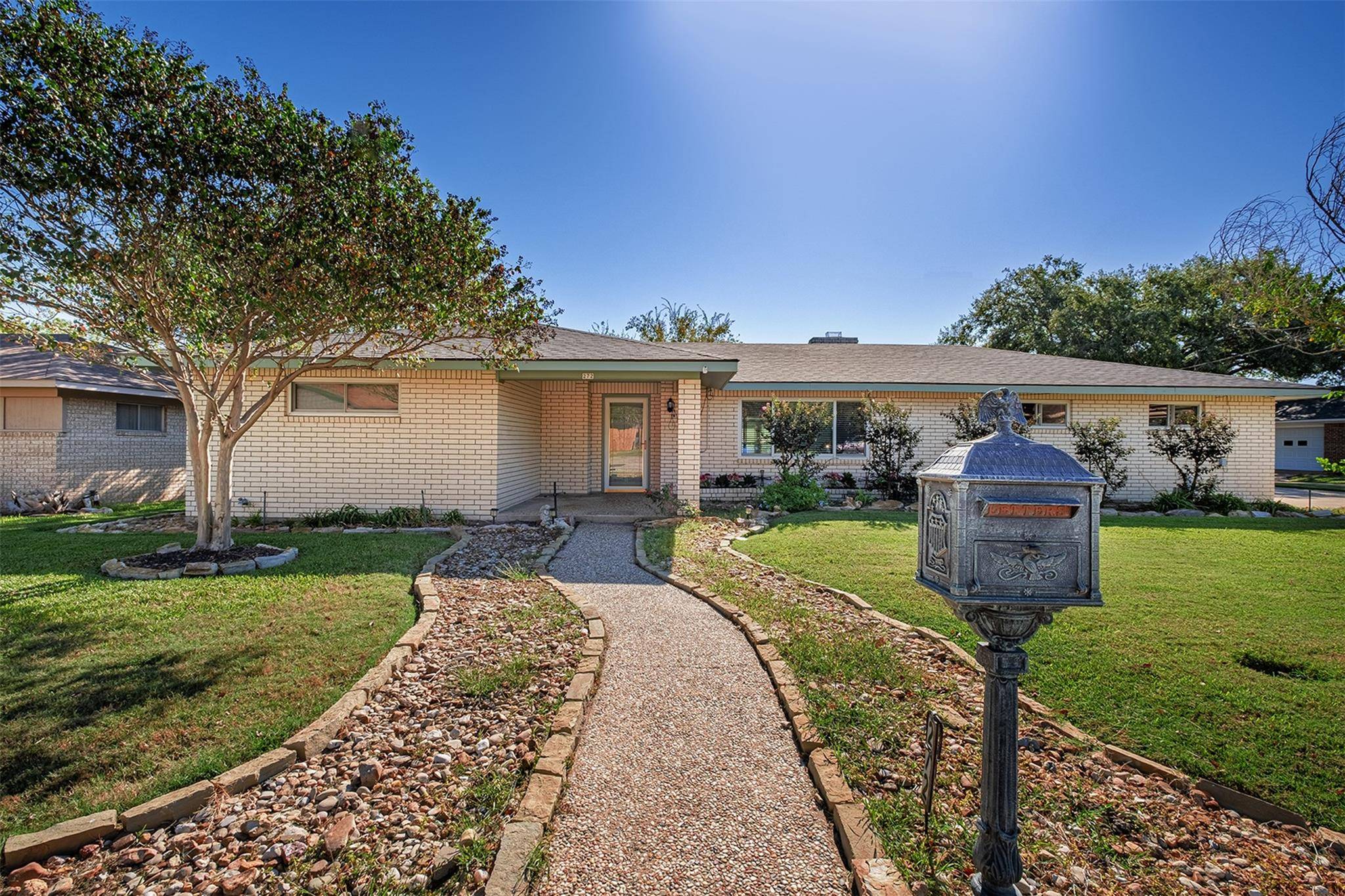 272 Woodland Ave, Giddings, TX 78942