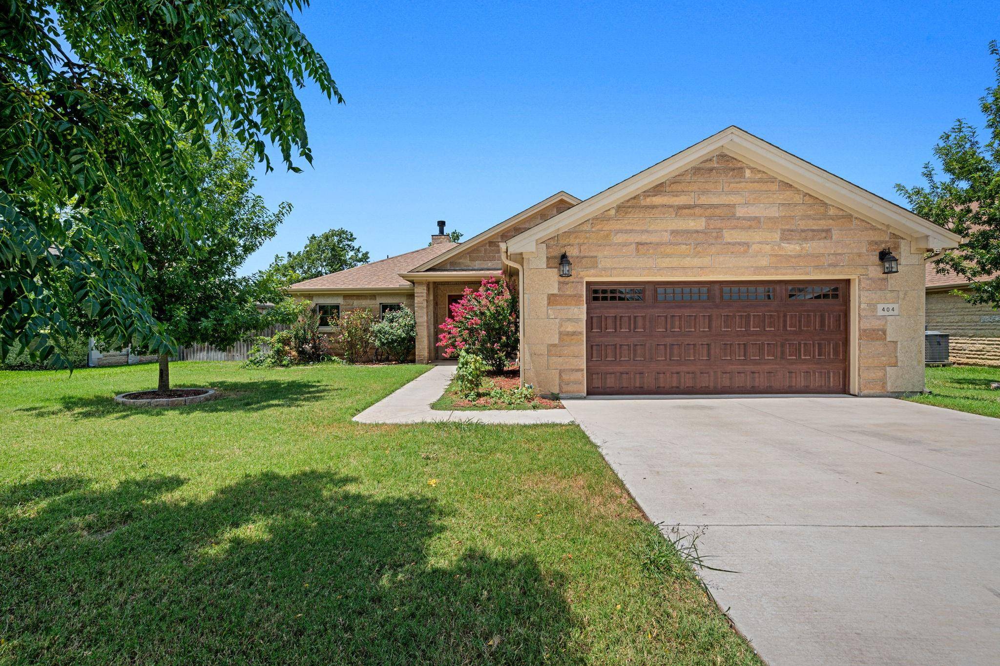 404 Avenue K, Jarrell, TX 76537