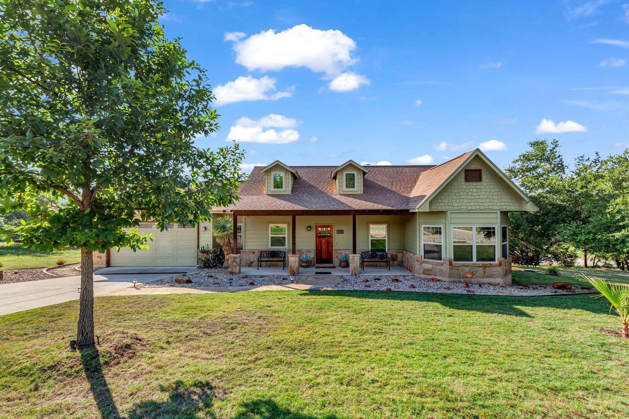 402 Ronay DR S, Spicewood, TX 78669