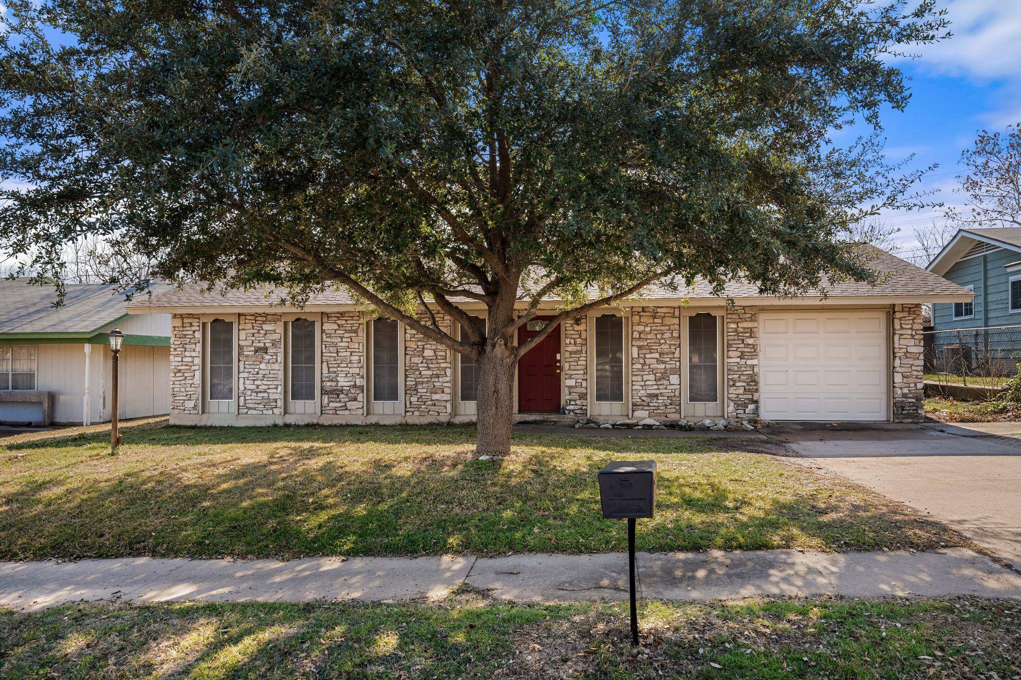 809 Maryland DR, Austin, TX 78758