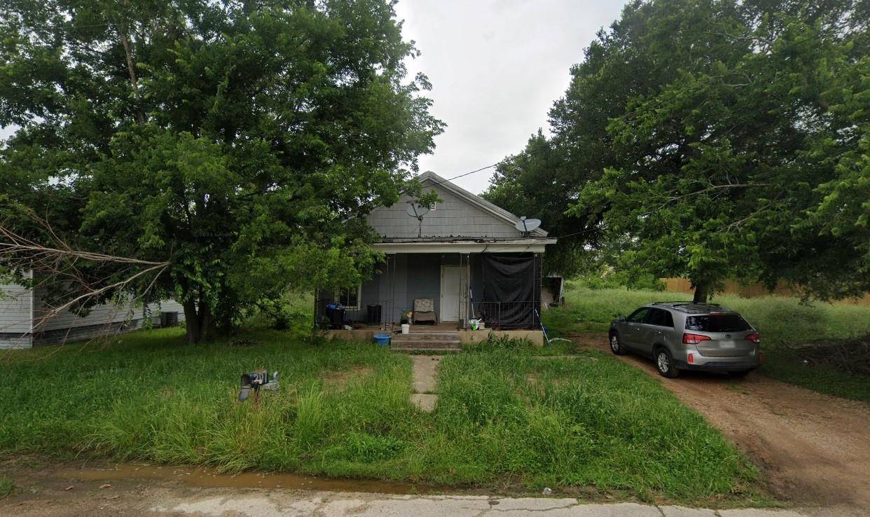 207 E Hamilton Ave, Rockdale, TX 76567