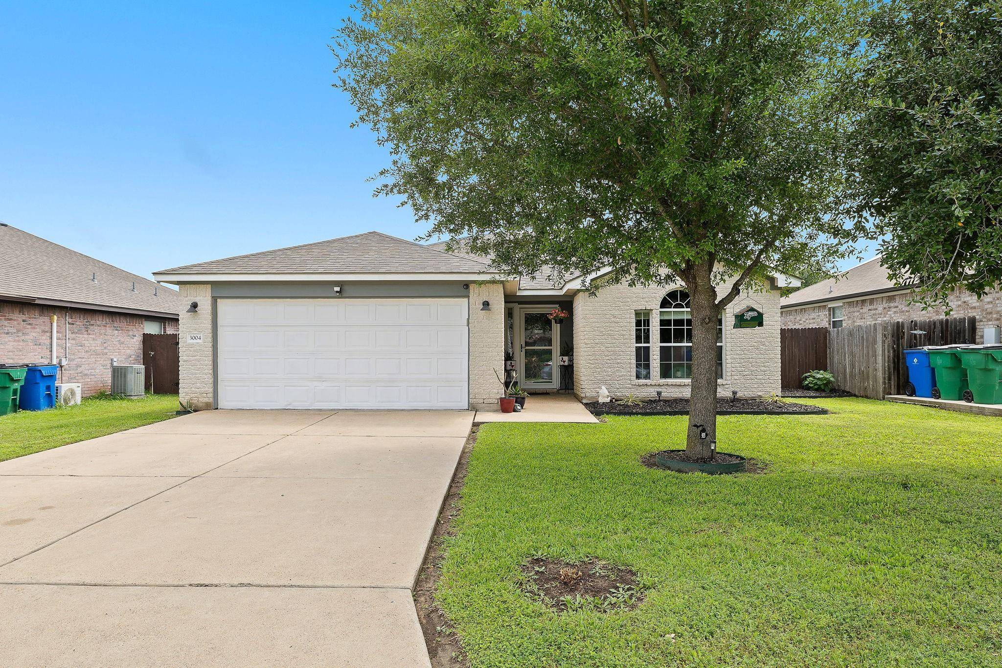 3004 Don Hill LN, Taylor, TX 76574