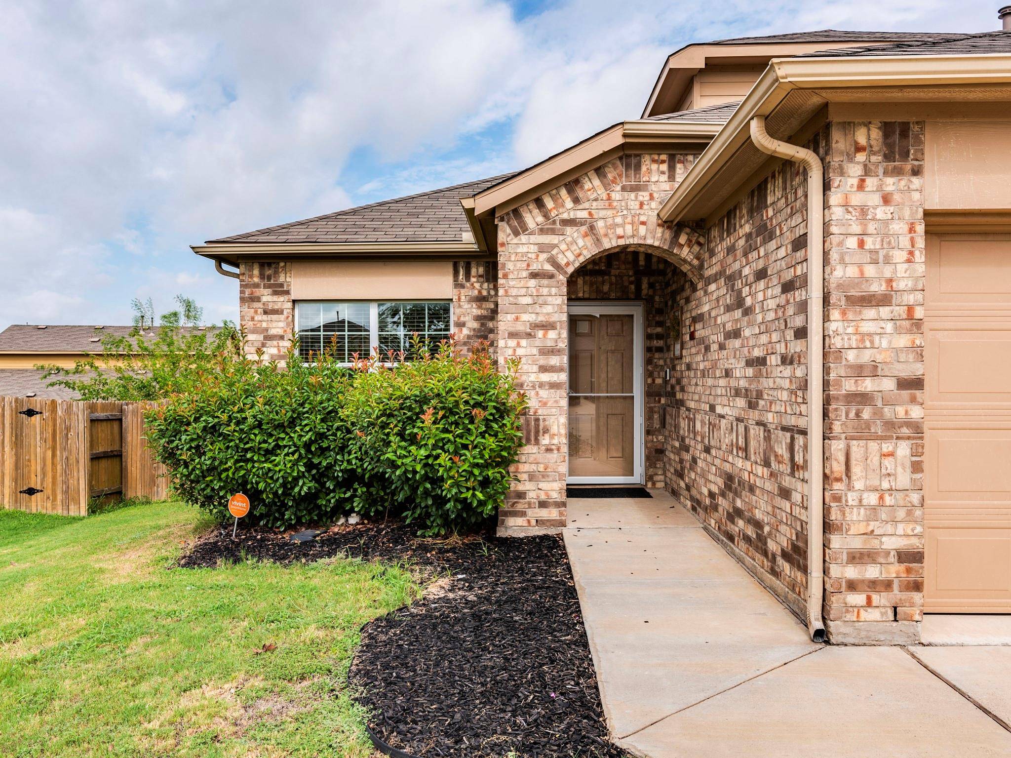 137 Dusky Thrush DR, Kyle, TX 78640