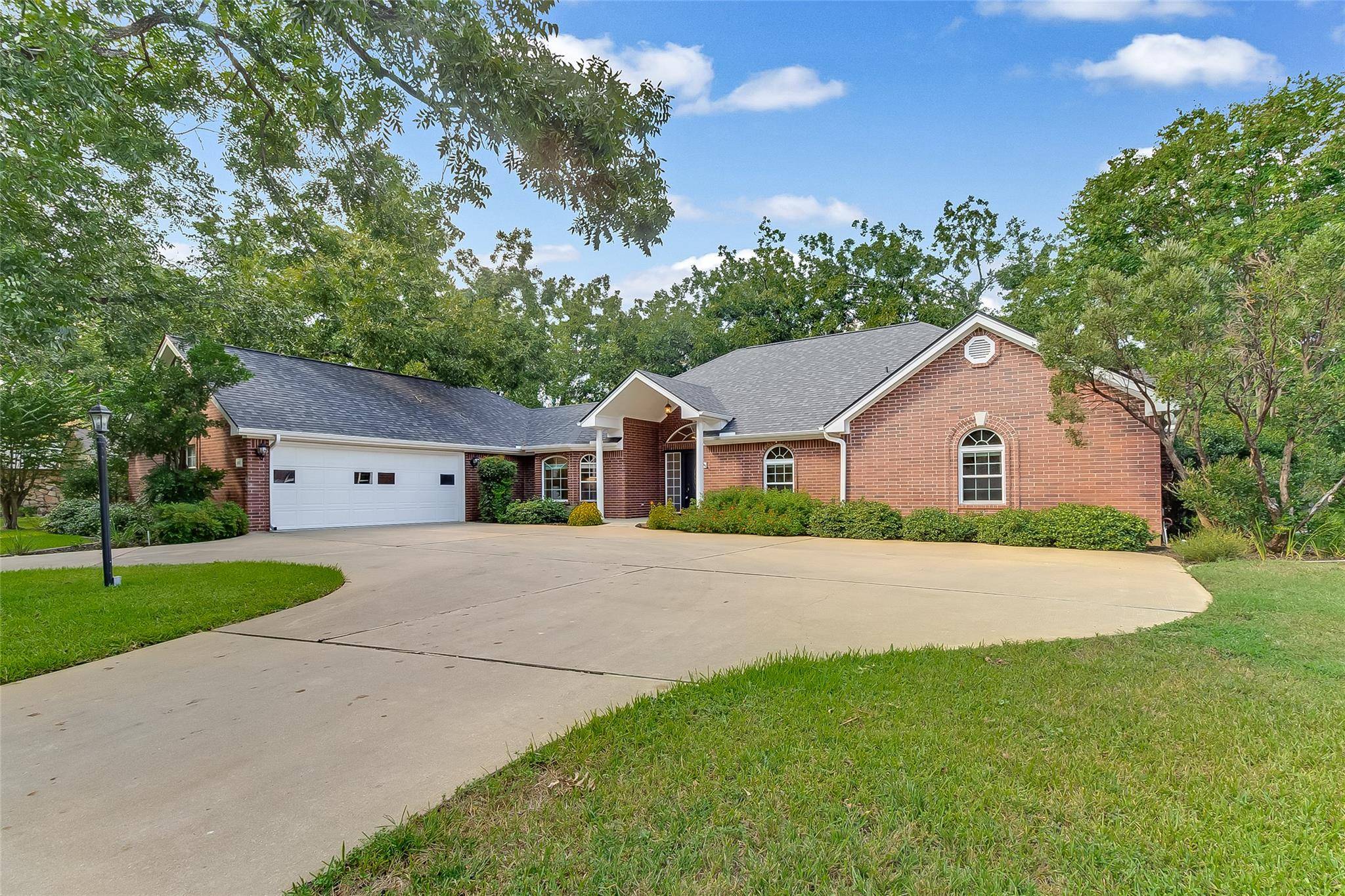 300 San Saba ST, Marble Falls, TX 78654