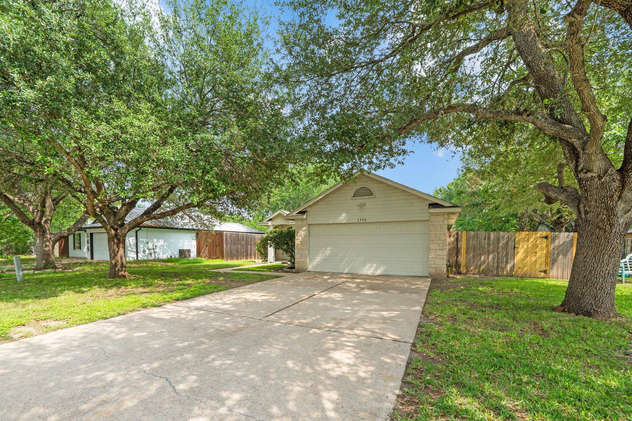 1590 Brandi CIR, Kyle, TX 78640