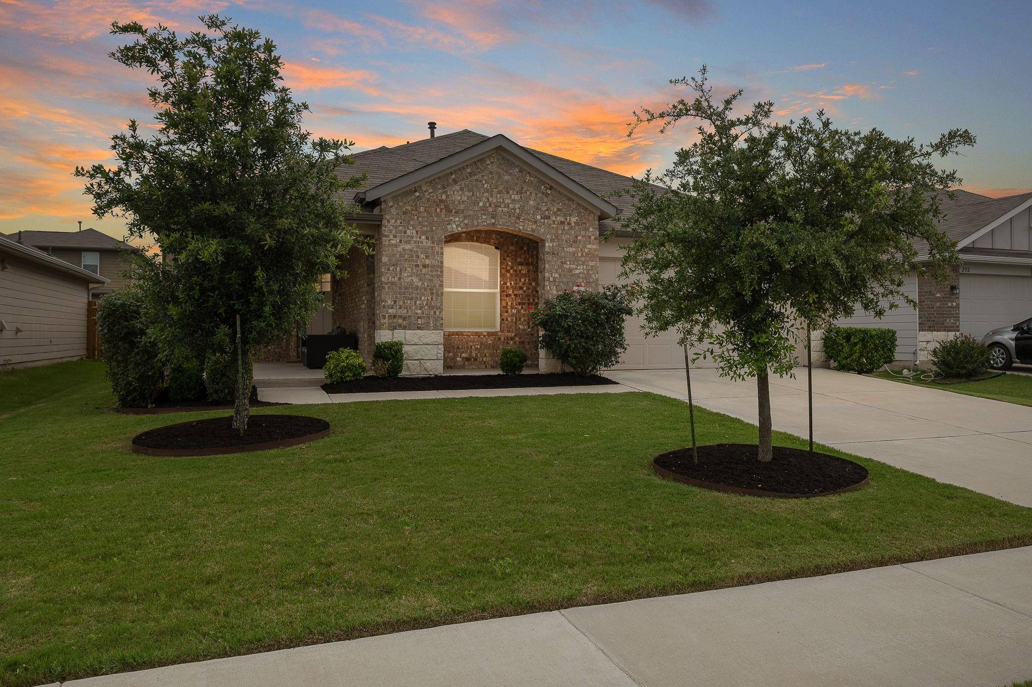 204 Quarton DR, Hutto, TX 78634