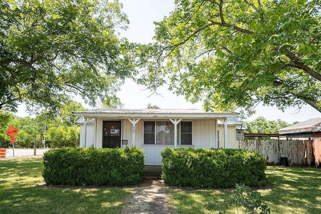 907 College ST, Bastrop, TX 78602
