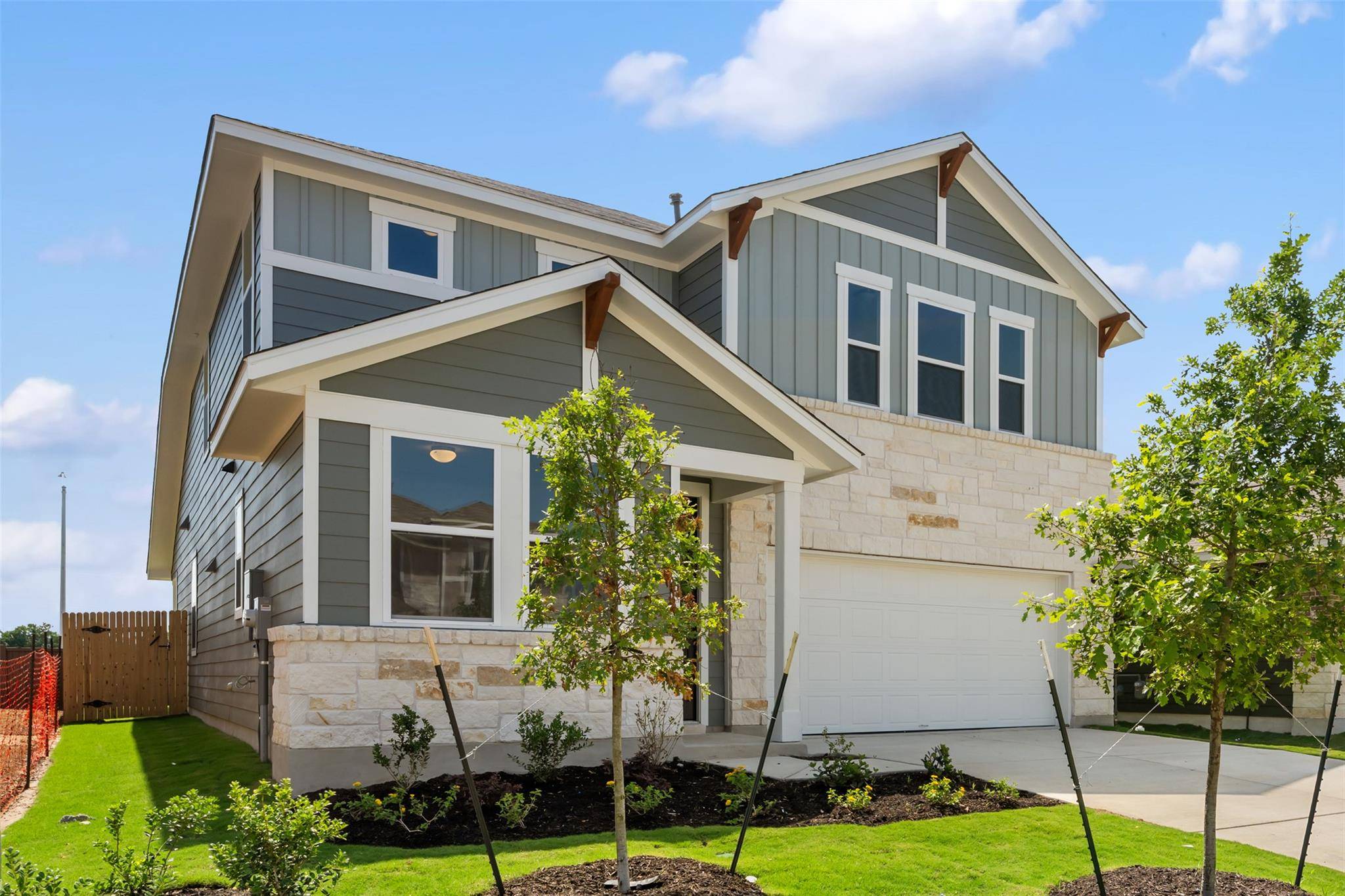 121 Prairie Falls DR, Hutto, TX 78634