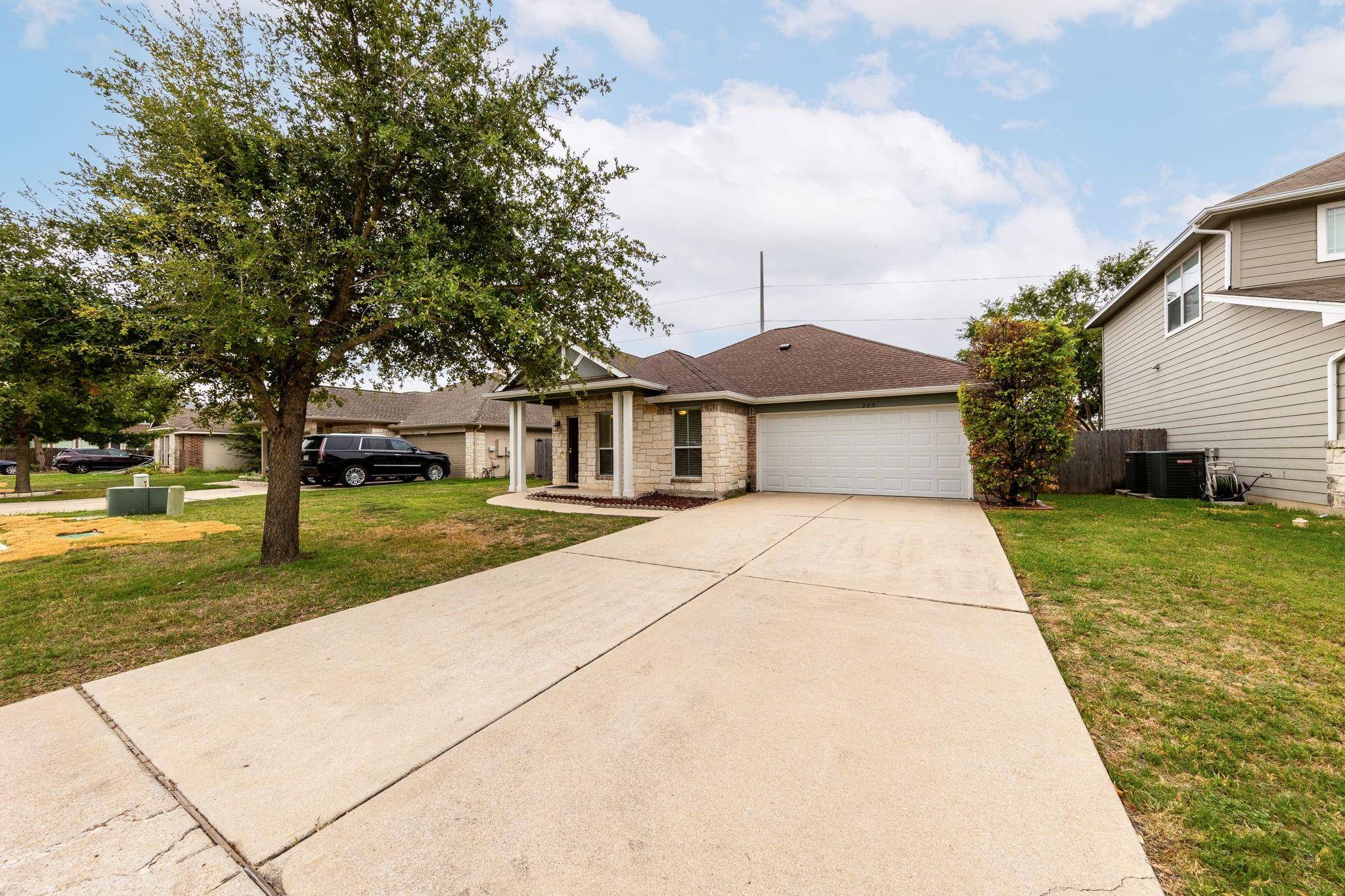 203 Mattingly ST, Hutto, TX 78634