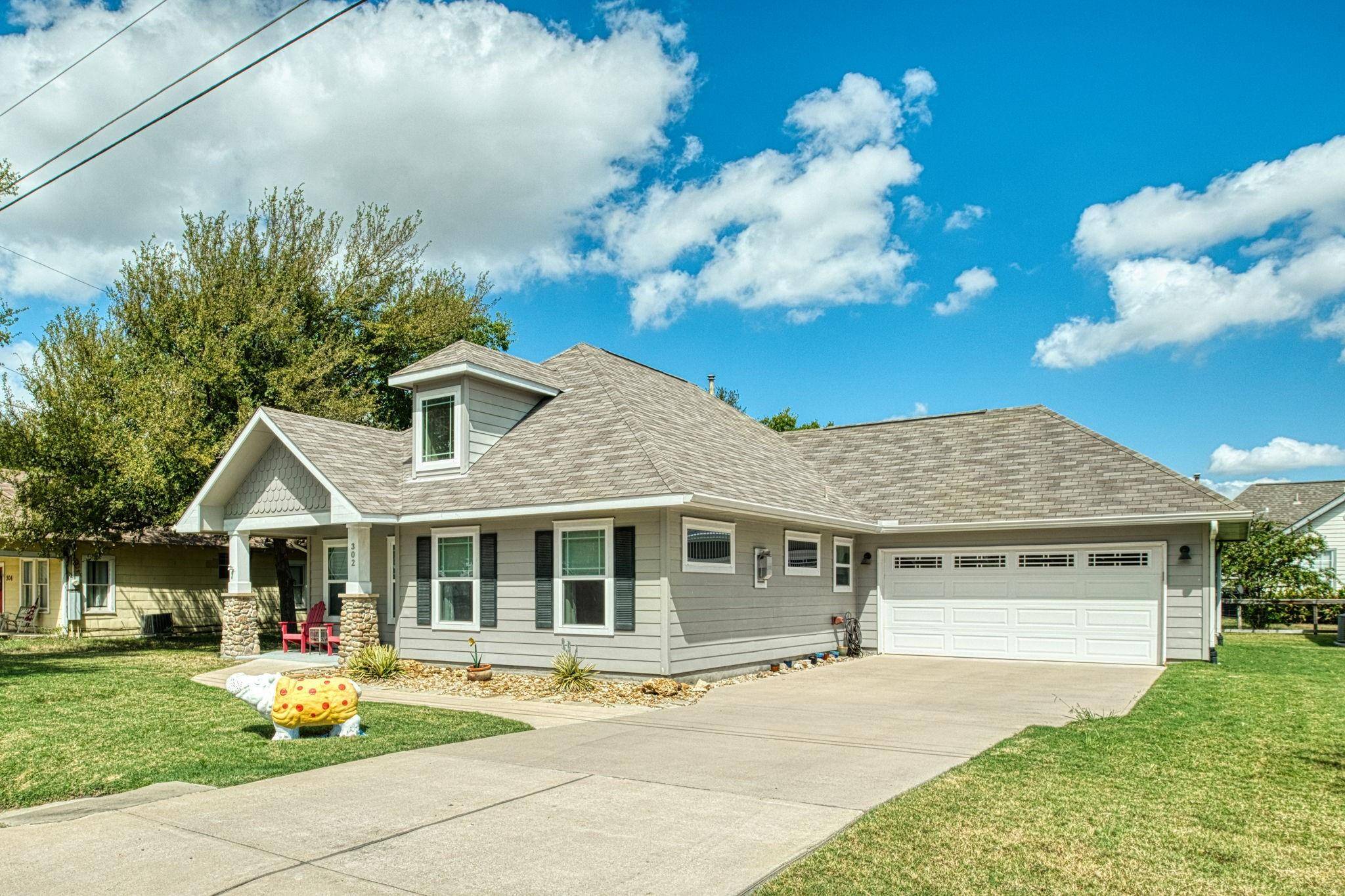 302 W Metcalfe ST, Hutto, TX 78634