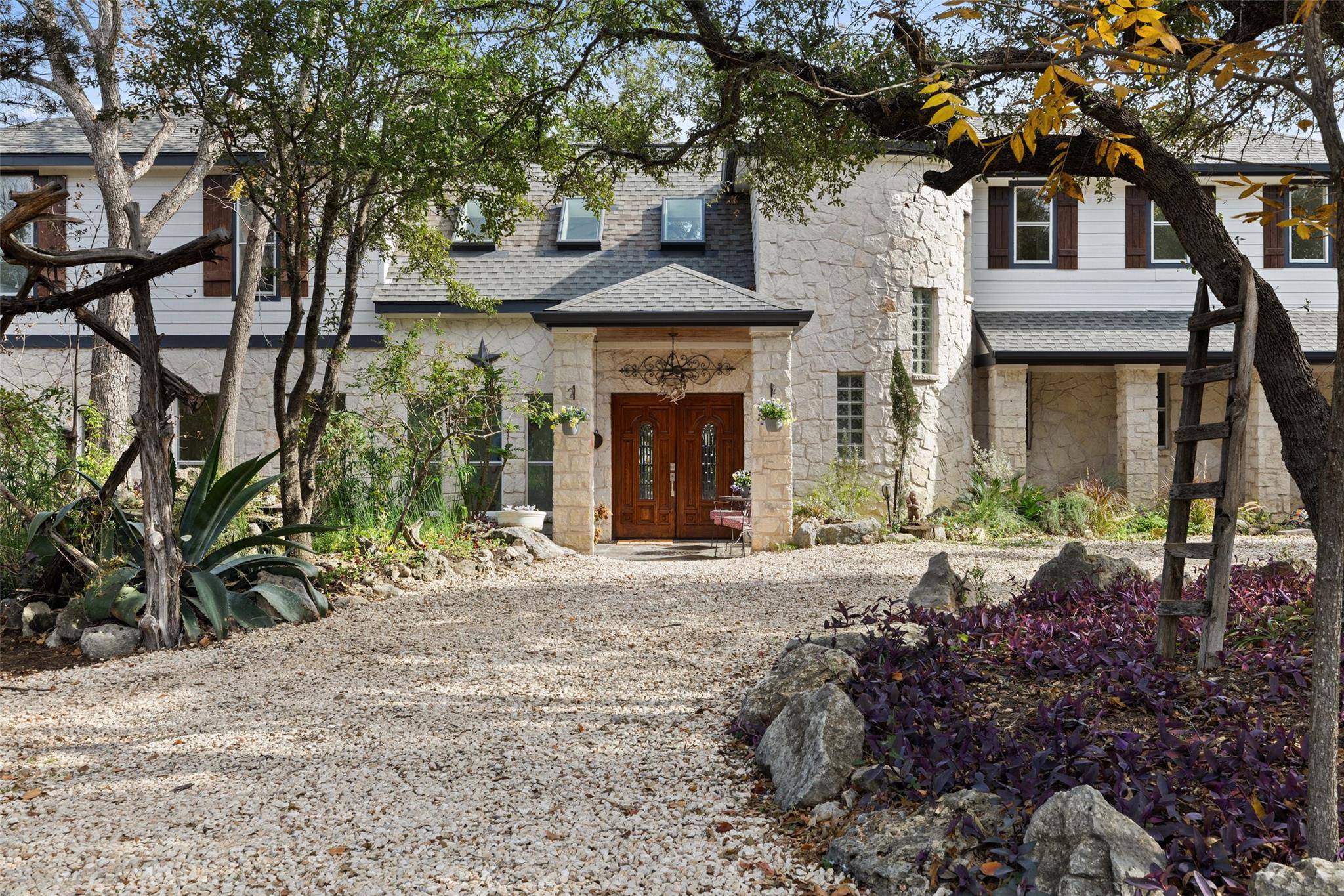 4309 Ridge Pole LN, Spicewood, TX 78669